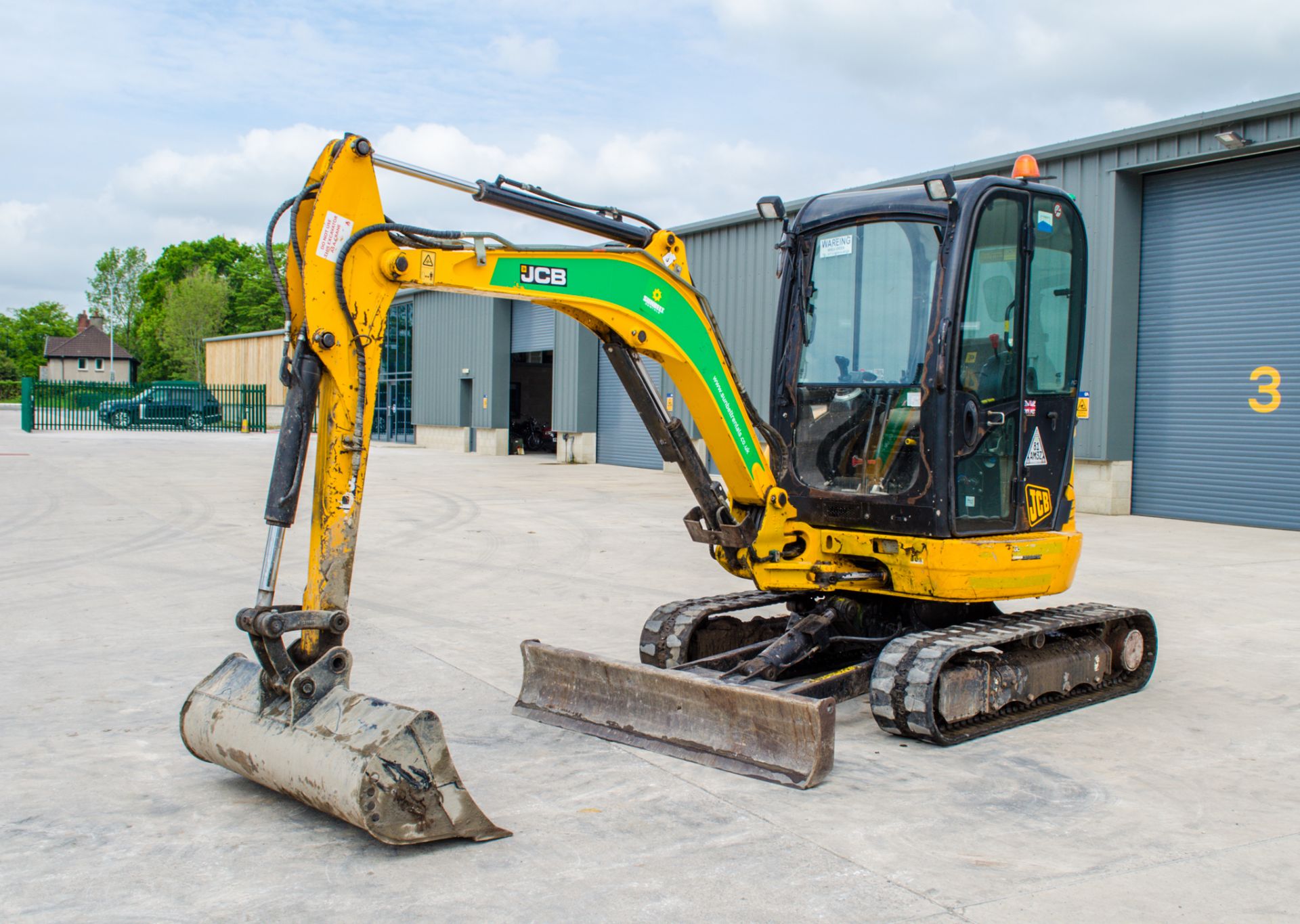JCB 8030 3 tonne rubber tracked mini excavator  Year: 2015  S/N: 2432336 Recorded Hours: 2744 piped,
