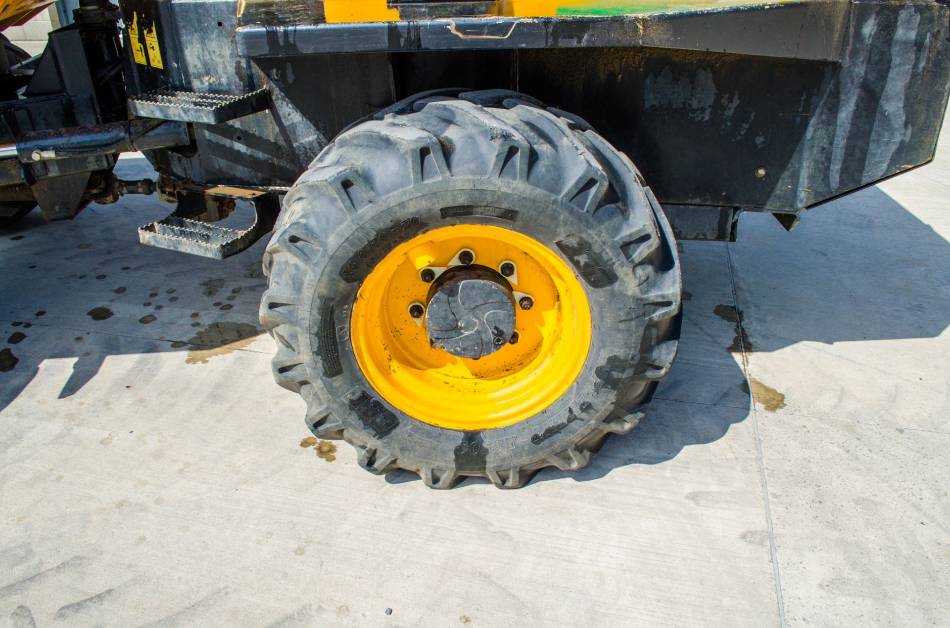 JCB 6 tonne swivel skip dumper Year: 2015 S/N: FRL8670 Recorded Hours: 1976 ** Swivel function - Image 9 of 20