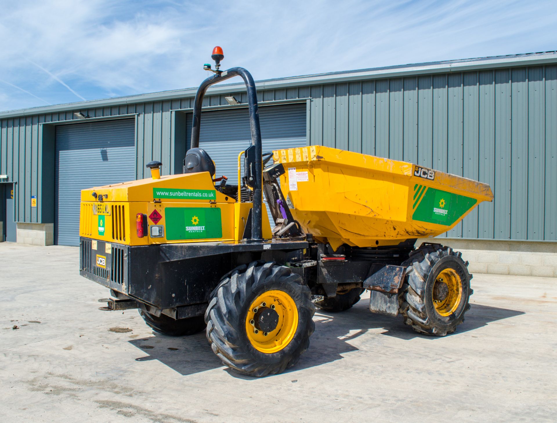 JCB 6 tonne swivel skip dumper  Year: 2015 S/N: FFRL8455 Recorded Hours:  c/w V5  A677191 - Image 4 of 19