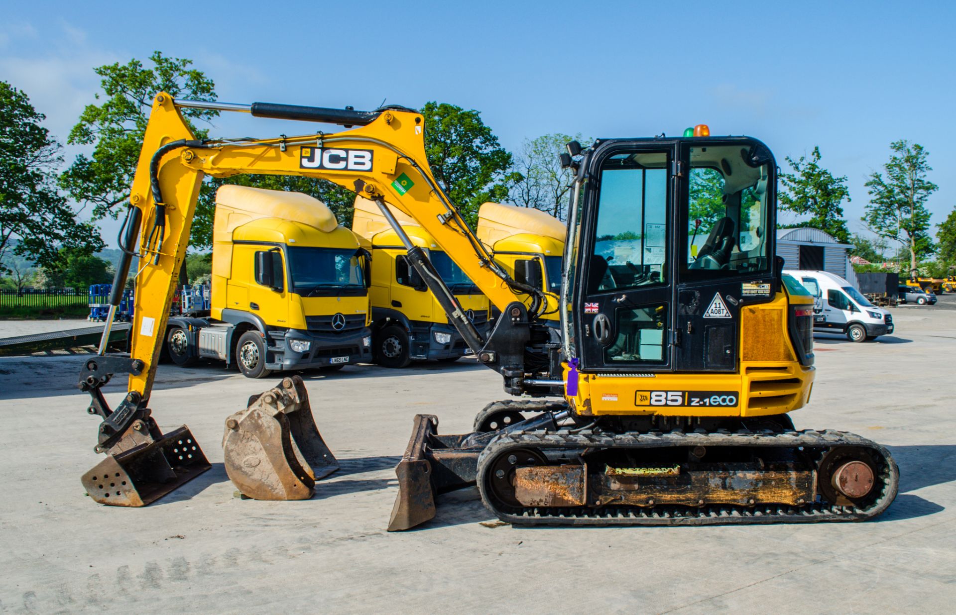 JCB 85Z-1 eco 8.5 tonne rubber tracked excavator Year: 2016 S/N: 2249455 Recorded Hours: 3224 piped, - Image 7 of 23