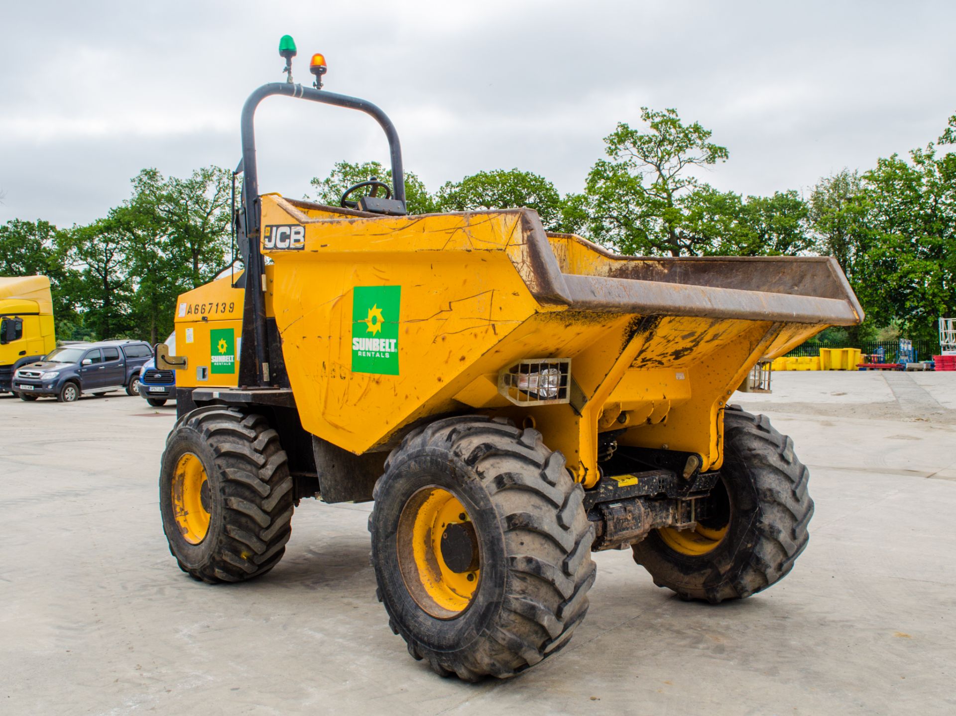 JCB 9 tonne straight skip dumper Year: 2015 S/N: RM7525 Recorded Hours: 2335 A667139 - Image 2 of 21