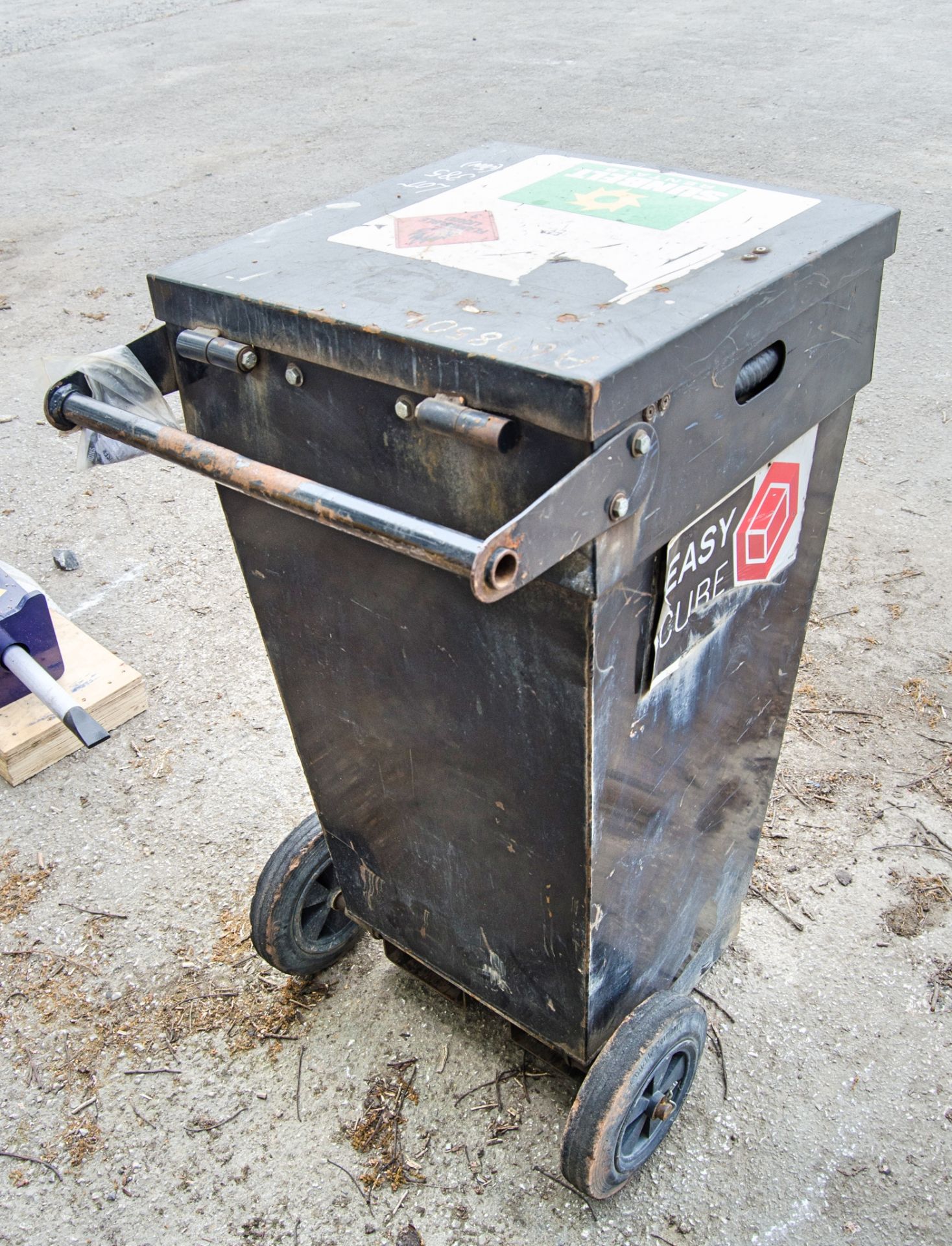 Western 100 litre push around bunded fuel bowser c/w manual pump delivery hose & nozzle A698504 - Image 2 of 3