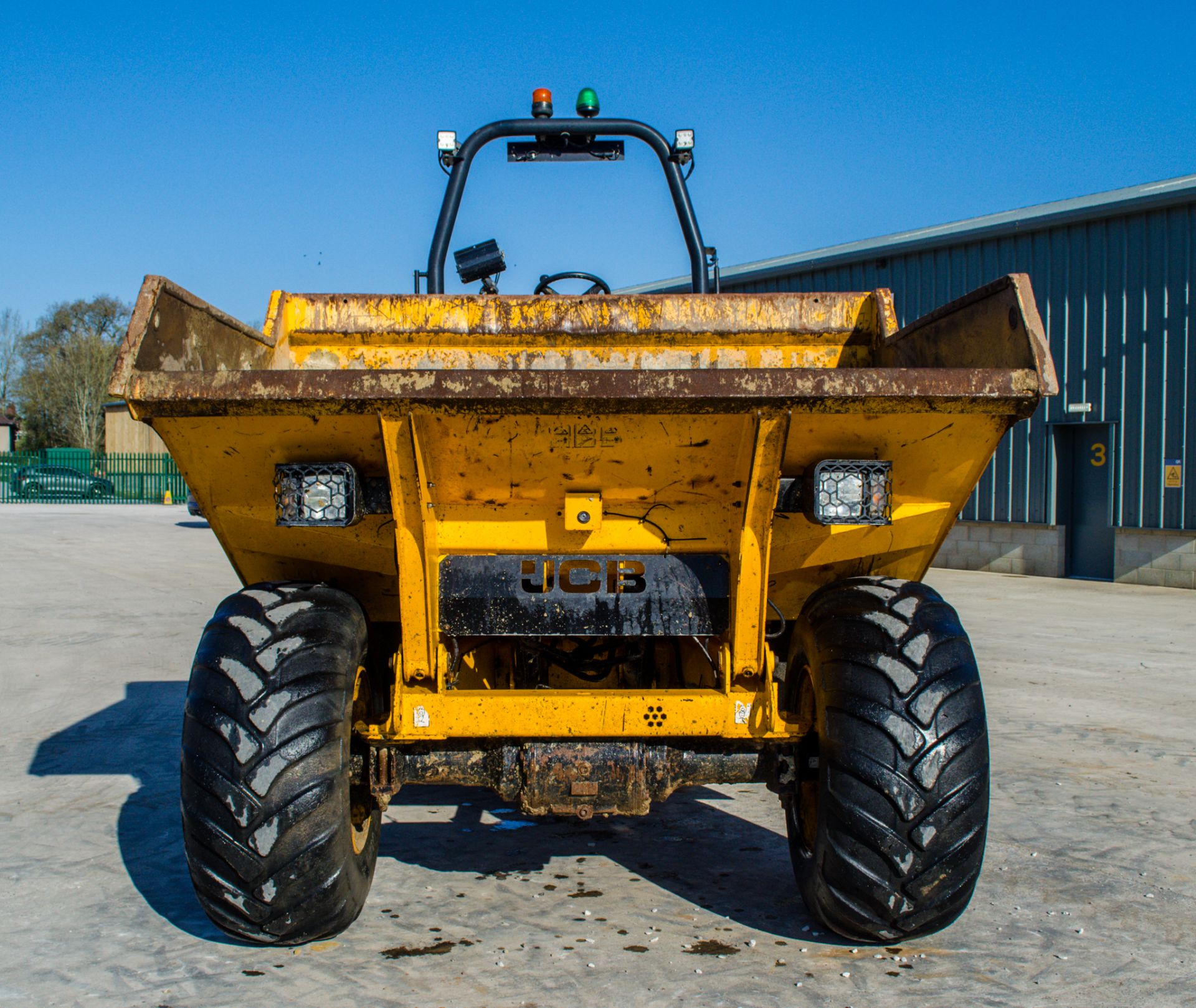 JCB 9FT 9 tonne straight skip dumper Year: 2019 S/N: 2781038 Recorded Hours: 2056 c/w front camera - Image 5 of 22
