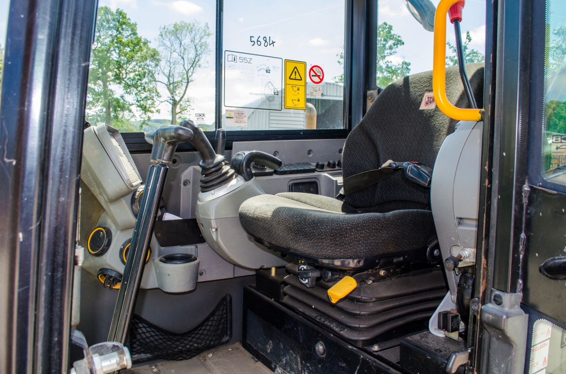 JCB 8055 5.5 tonne rubber tracked midi excavator Year: 2017 S/N: 1924865 Recorded Hours: 2397 piped, - Image 19 of 23