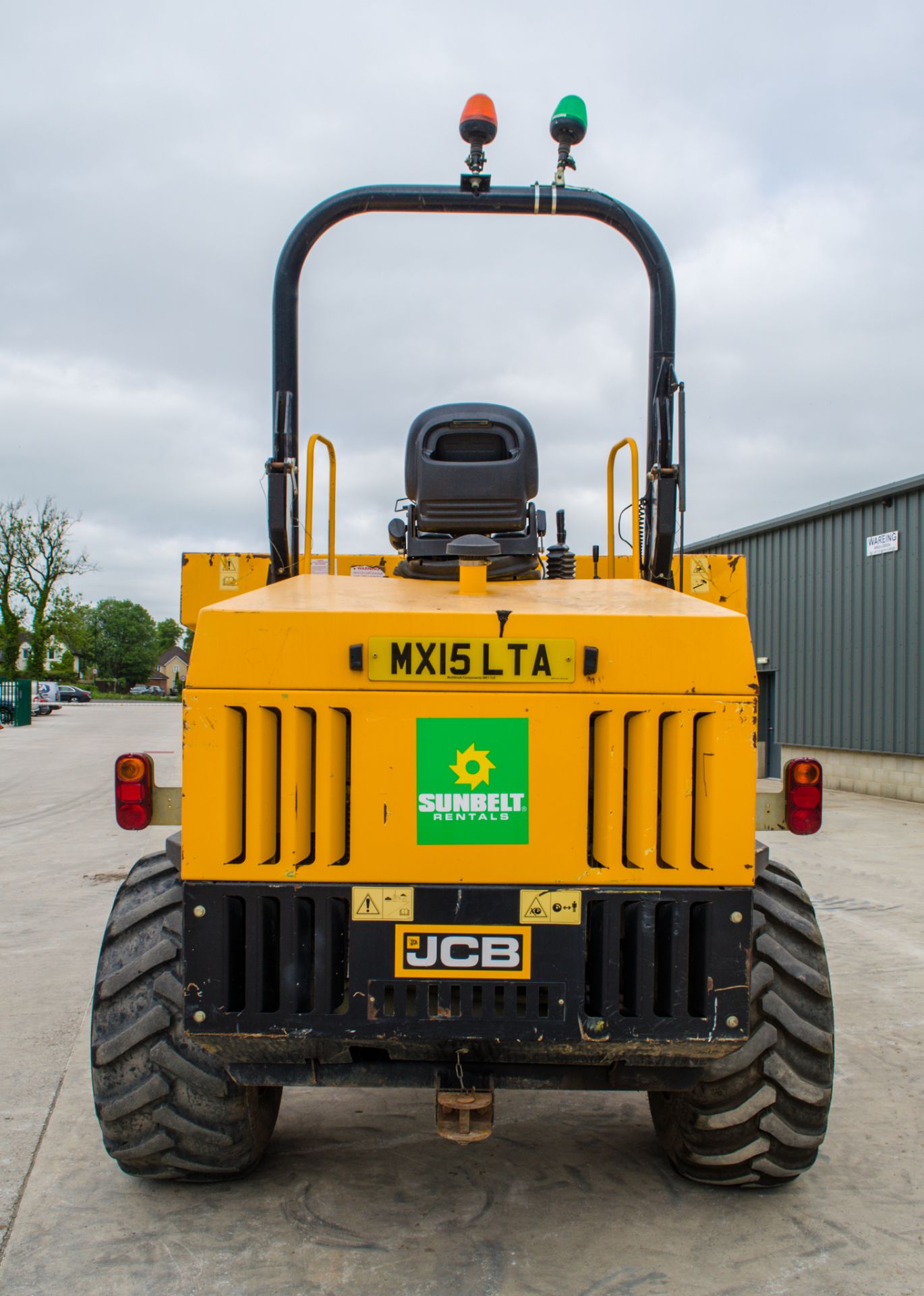 JCB 9 tonne straight skip dumper Year: 2015 S/N: RM7525 Recorded Hours: 2335 A667139 - Image 6 of 21