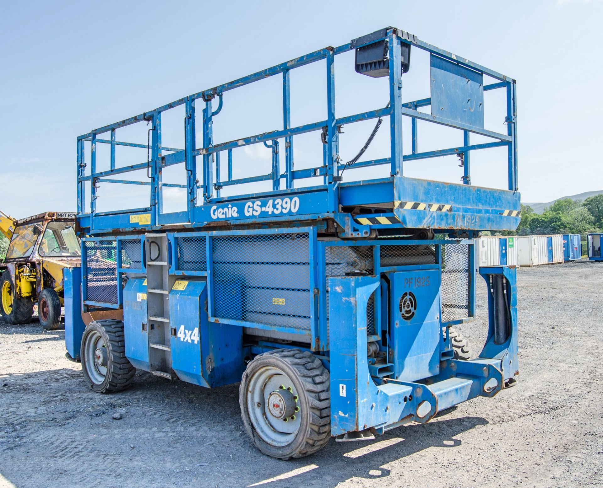 Genie GS4390 diesel driven scissor lift access platform Year: 2014 S/N: 49379 Recorded Hours: 1886 - Image 2 of 17