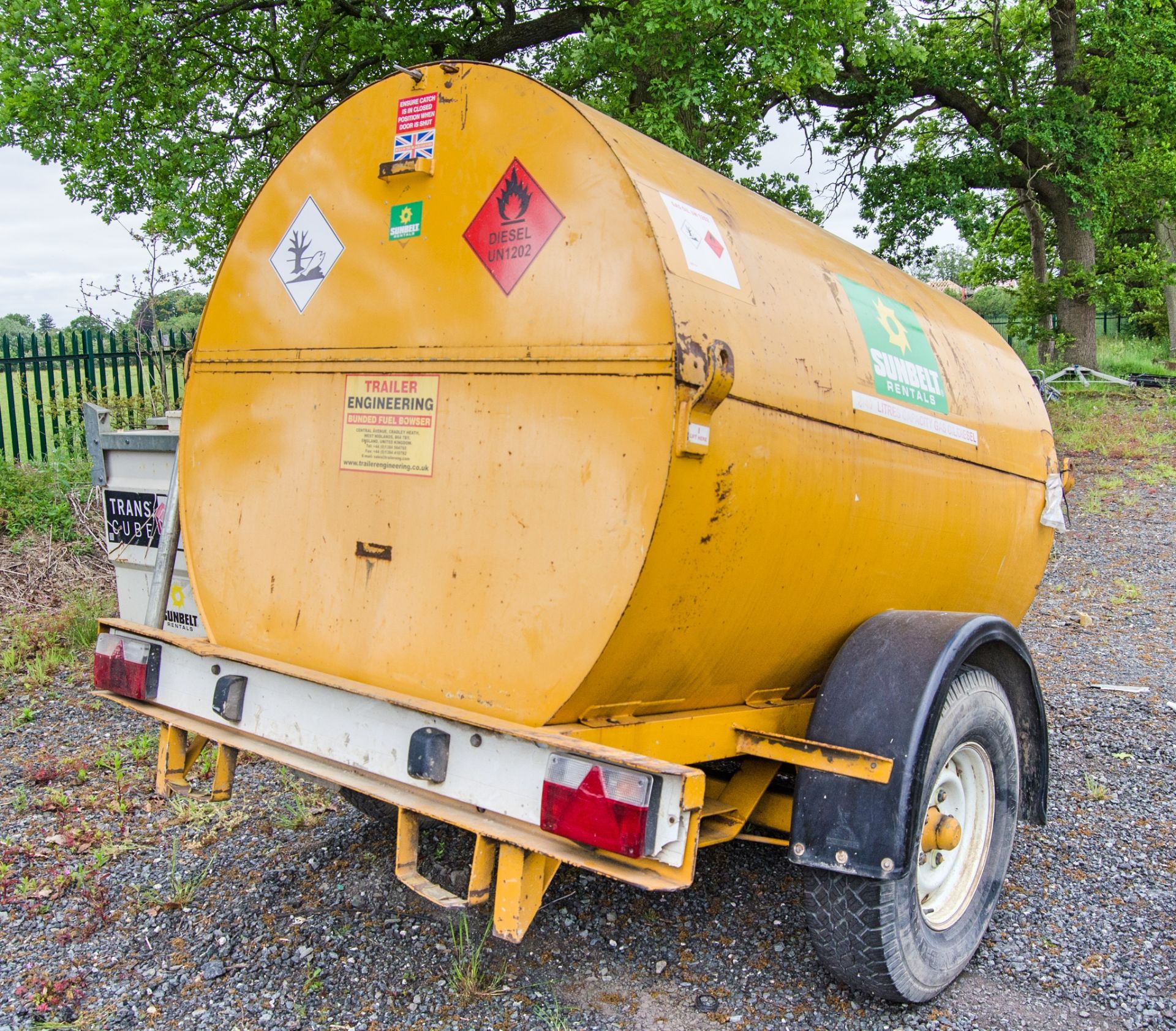 Trailer Engineering 2140 litre bunded fast tow fuel bowser c/w manual pump A662331 - Image 2 of 5