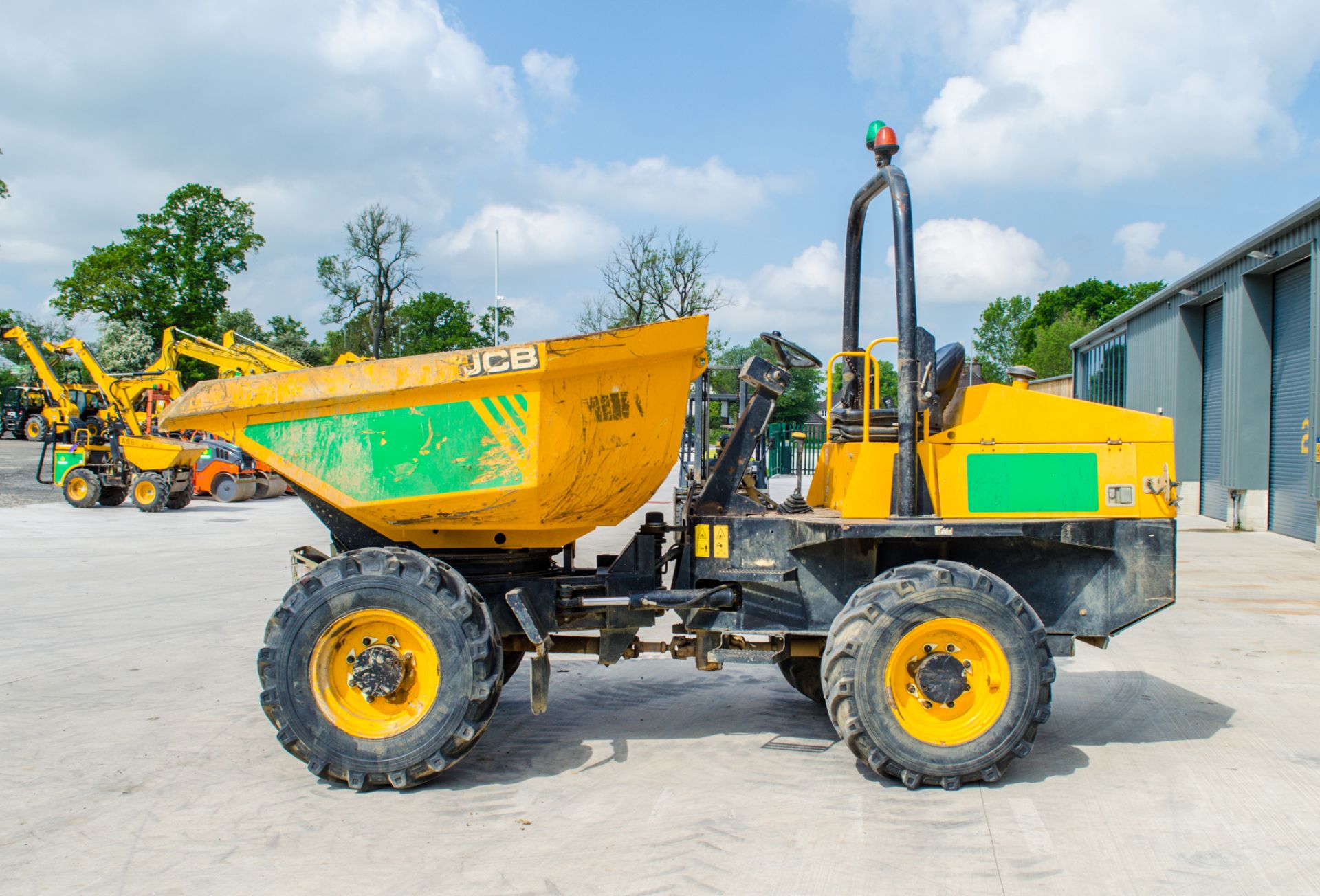 JCB 6 tonne swivel skip dumper Year: 2015 S/N: FFRL8476 Recorded Hours: 2258 c/w V5 A677194 - Image 7 of 20