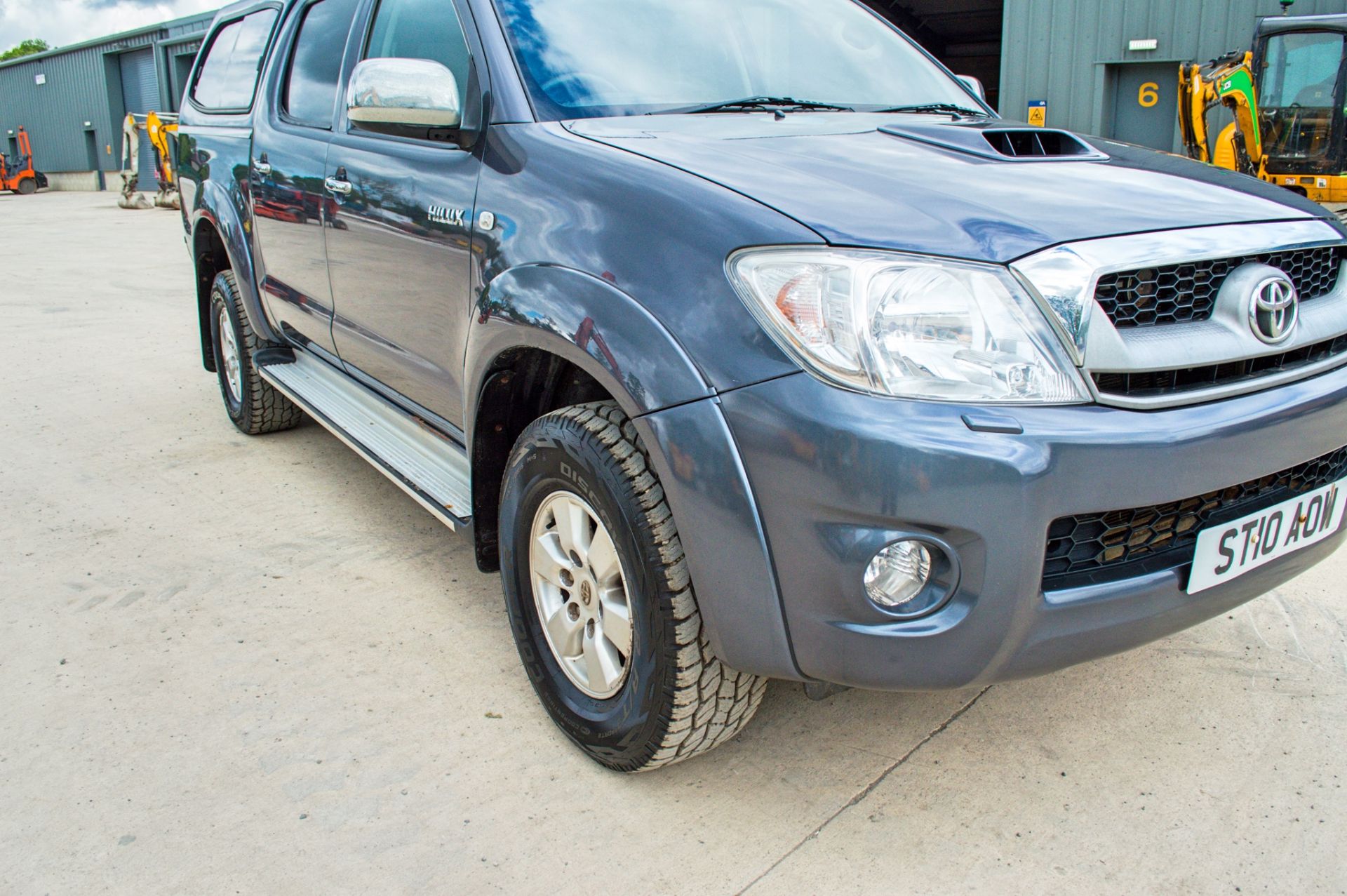 Toyota Hilux 2.5 D-4D 144 HL3 4wd manual double cab pick up Reg No: ST10 AOW Date of Registration: - Image 9 of 25