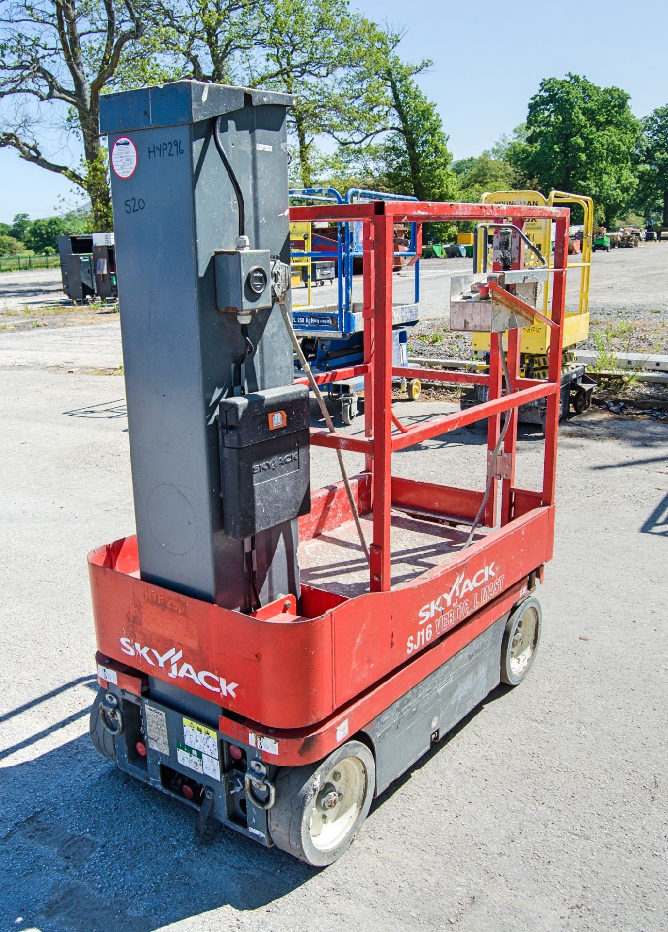 Skyjack SJ16 battery electric vertical mast access platform Year: 2014 S/N: 14003541 HYP296 - Image 3 of 6