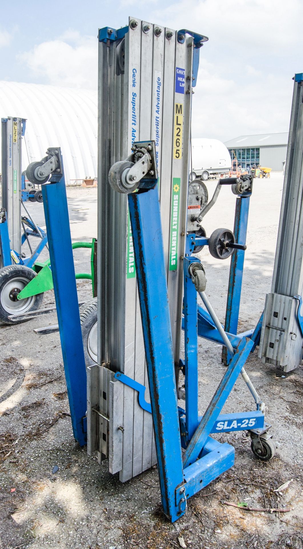 Genie SLA-25 manual material hoist FLGML265