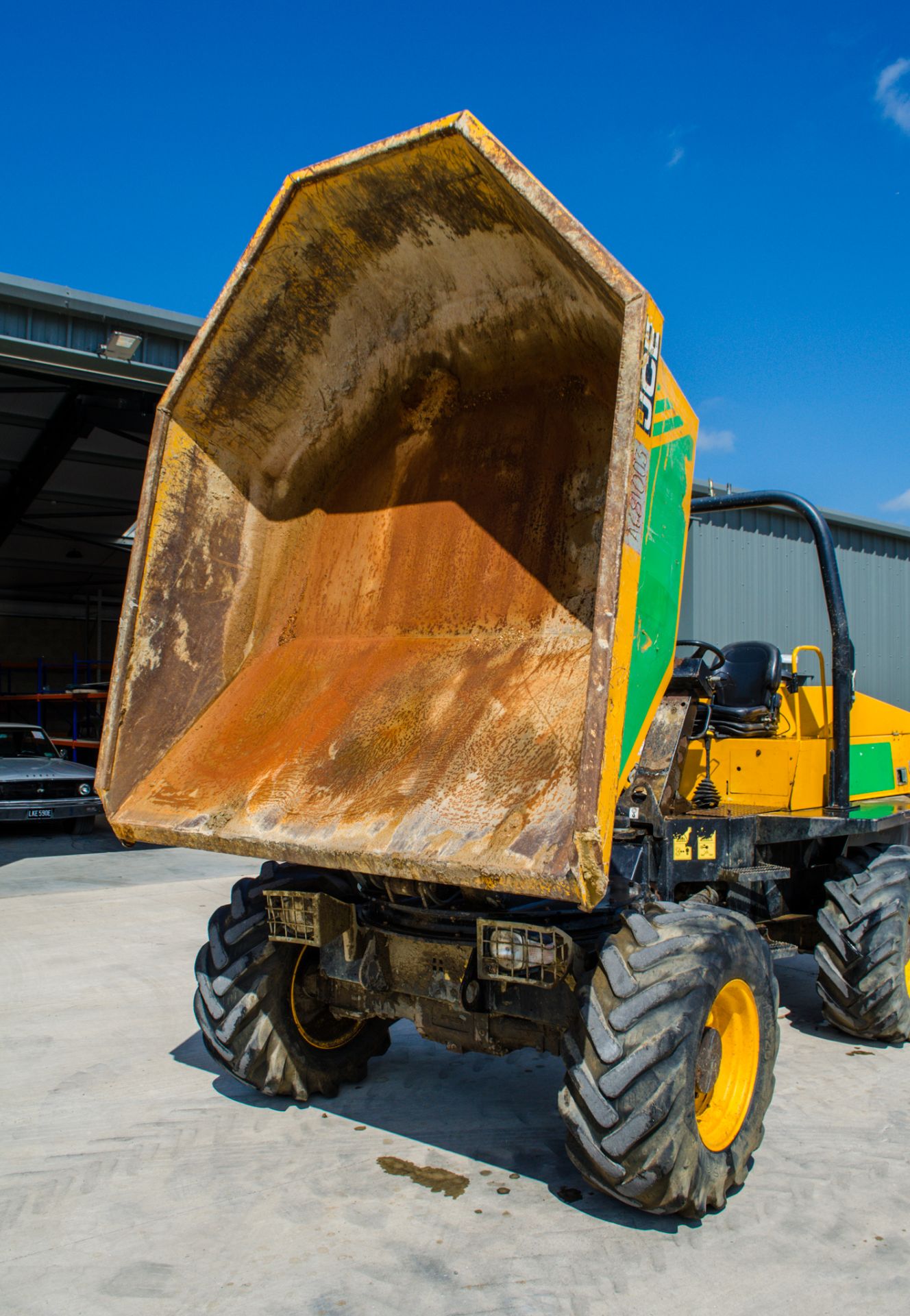 JCB 6 tonne swivel skip dumper Year: 2015 S/N: FRL8670 Recorded Hours: 1976 ** Swivel function - Image 14 of 20