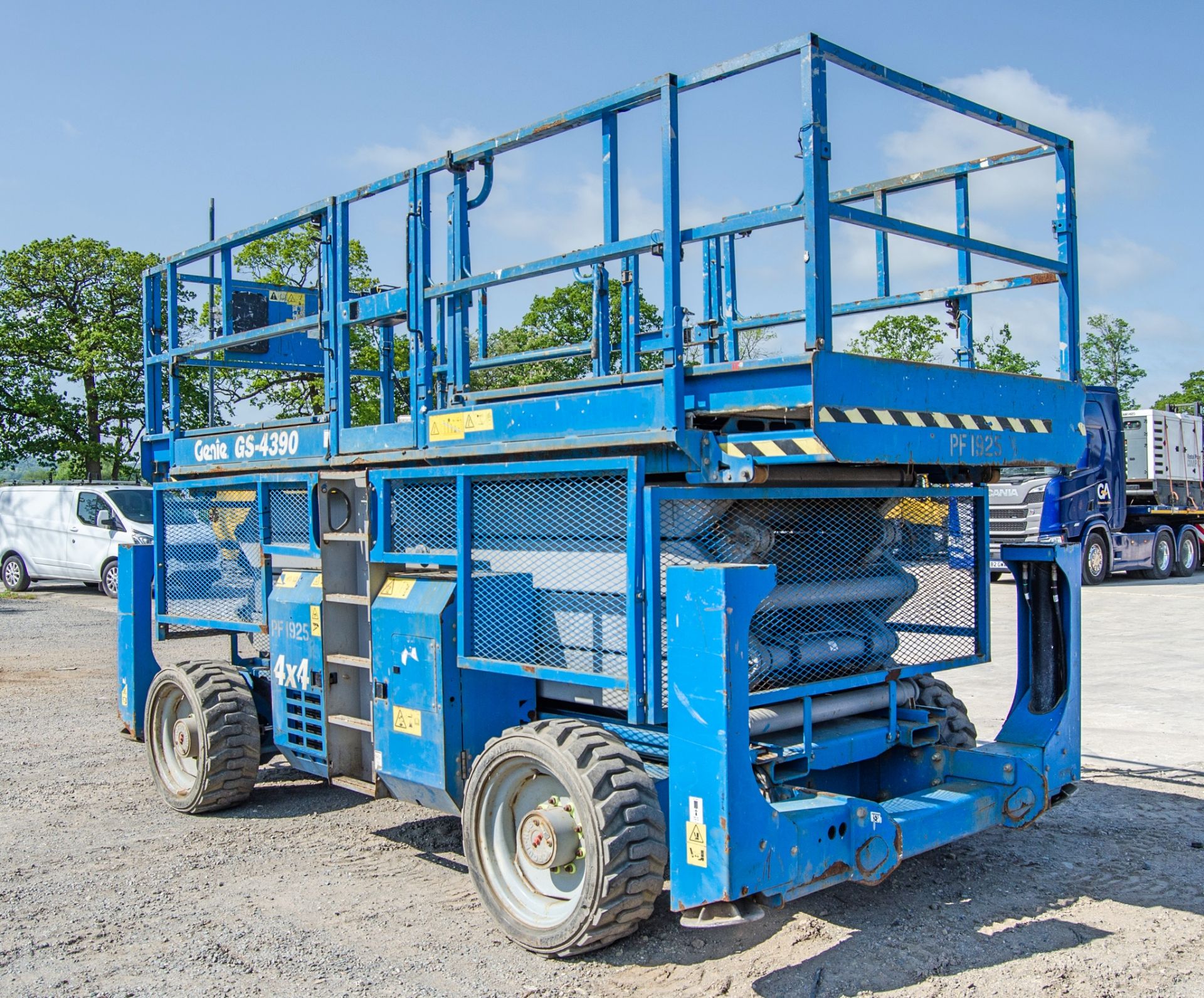 Genie GS4390 diesel driven scissor lift access platform Year: 2014 S/N: 49379 Recorded Hours: 1886 - Image 4 of 17