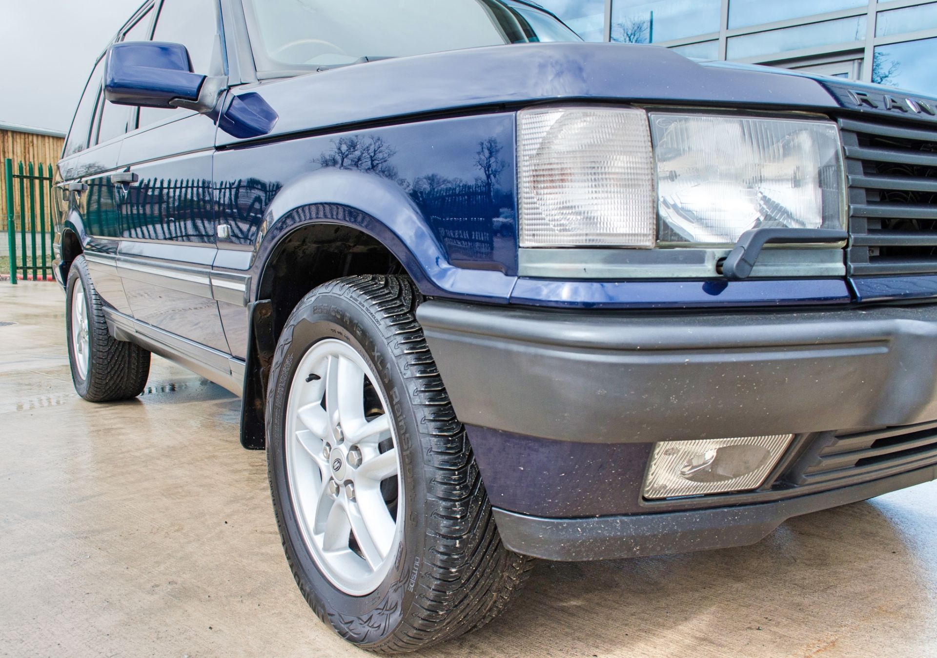 2001 Range Rover Vogue 4.6 litre V8 Auto 4 door SUV estate Registration: Y498 HNP Chassis: - Image 17 of 65