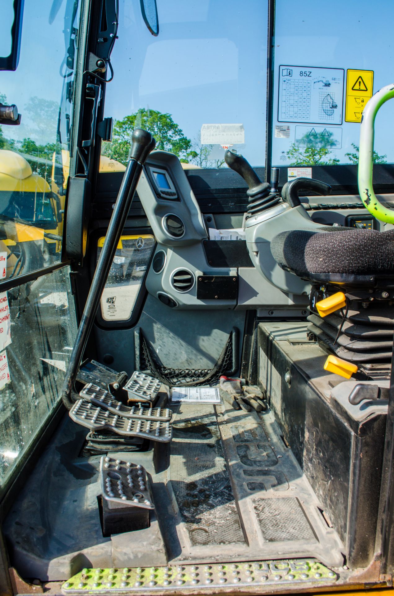 JCB 85Z-1 eco 8.5 tonne rubber tracked excavator Year: 2016 S/N: 2249455 Recorded Hours: 3224 piped, - Image 20 of 23