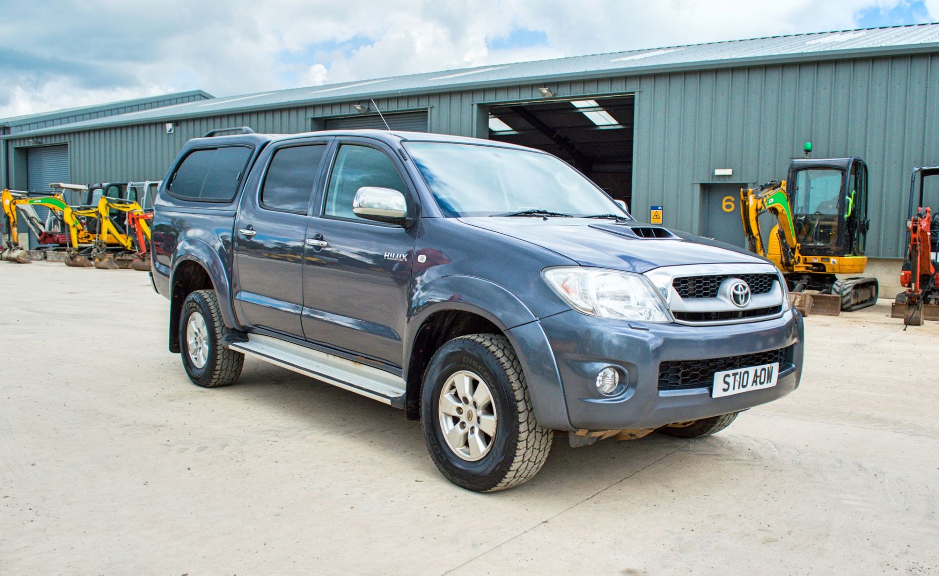 Toyota Hilux 2.5 D-4D 144 HL3 4wd manual double cab pick up Reg No: ST10 AOW Date of Registration: - Image 2 of 25