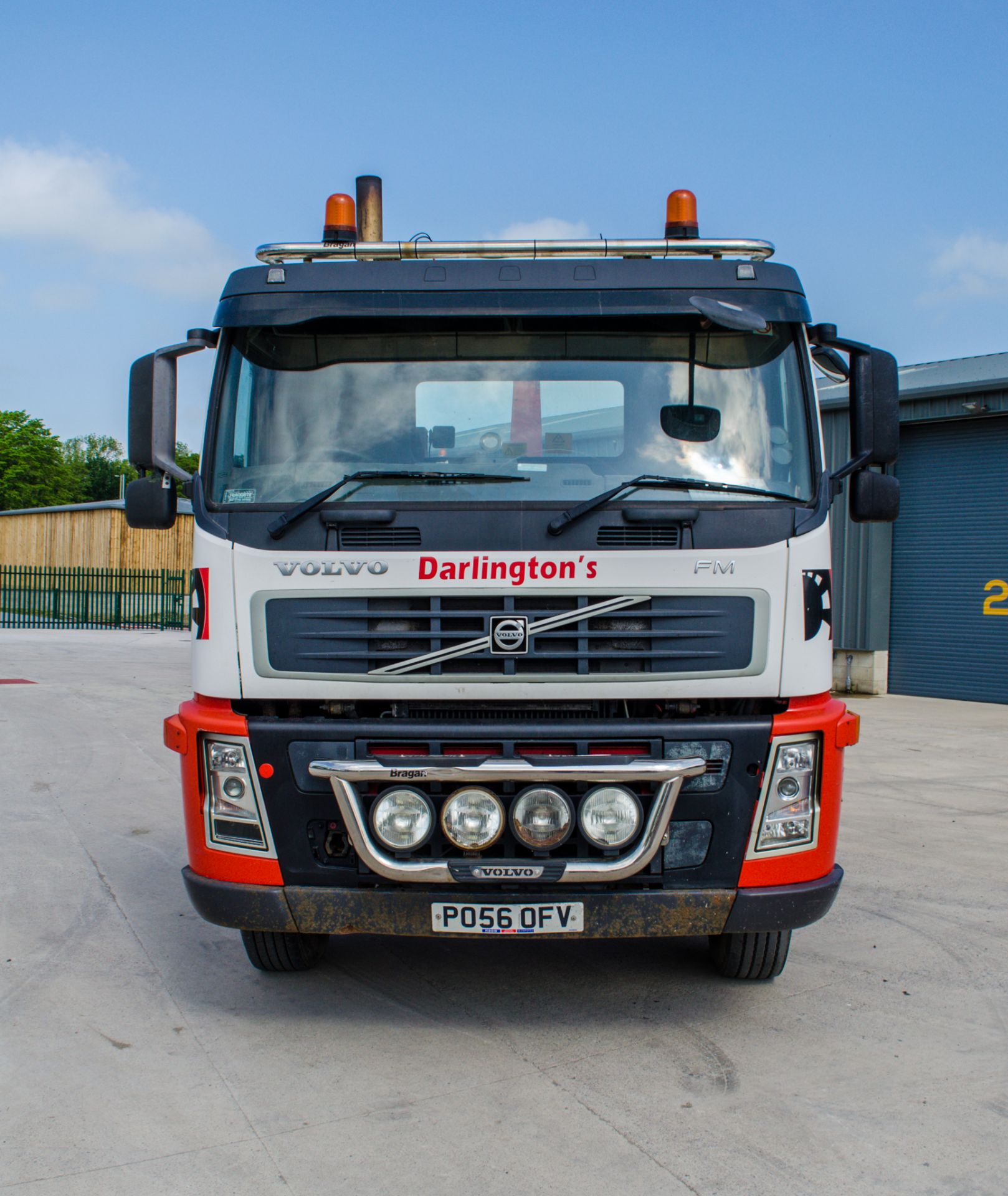 Volvo FM400 8x4 Euro 6 32 tonne hook loader lorry Registration Number: PO56 OFV Date of - Image 5 of 27