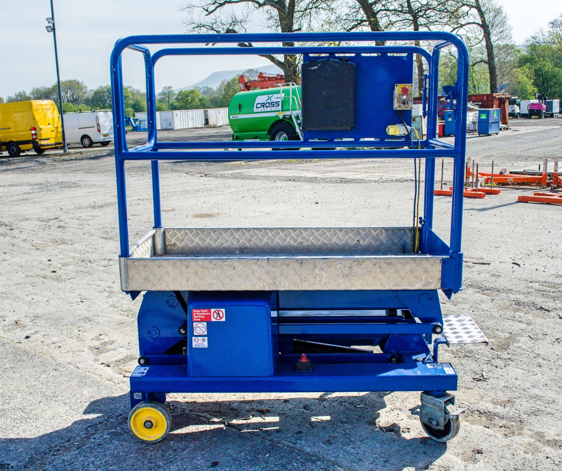 Power Tower battery electric push around access platform Year: 2014 S/N: 23383214A CTE-35 - Image 6 of 8