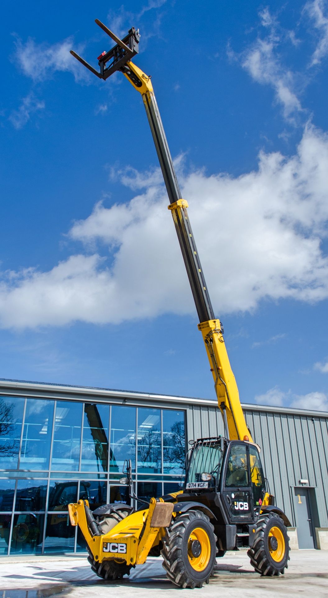 JCB 535-125 Hi-Viz 12.5 metre telescopic handler Year: 2014 S/N: 2340638 Recorded Hours: 4394 c/w - Image 9 of 25