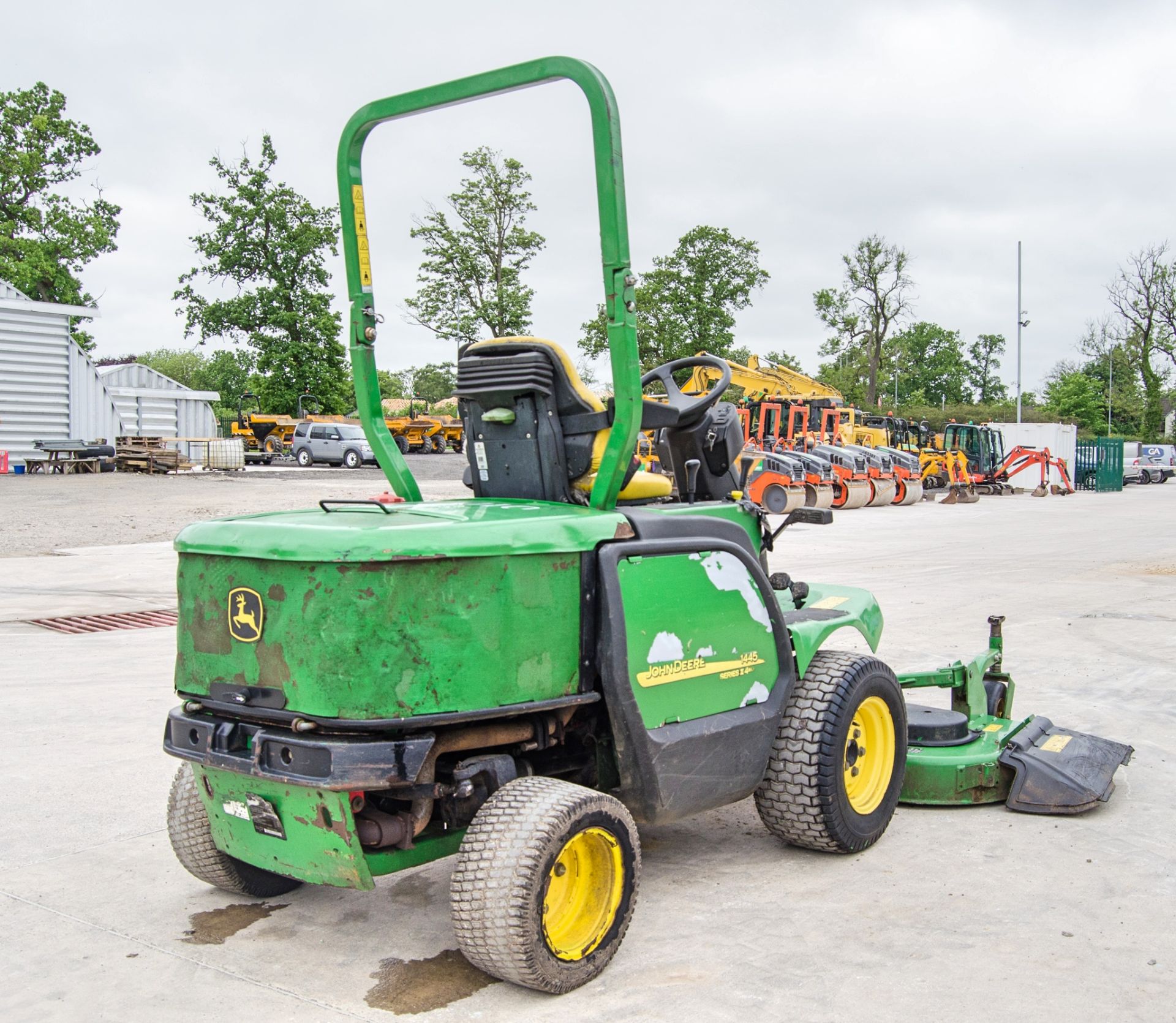 John Deere 1445 Series II 4WD diesel driven ride on mower Recorded Hours: 2360 c/w John Deere 7 iron - Image 3 of 14