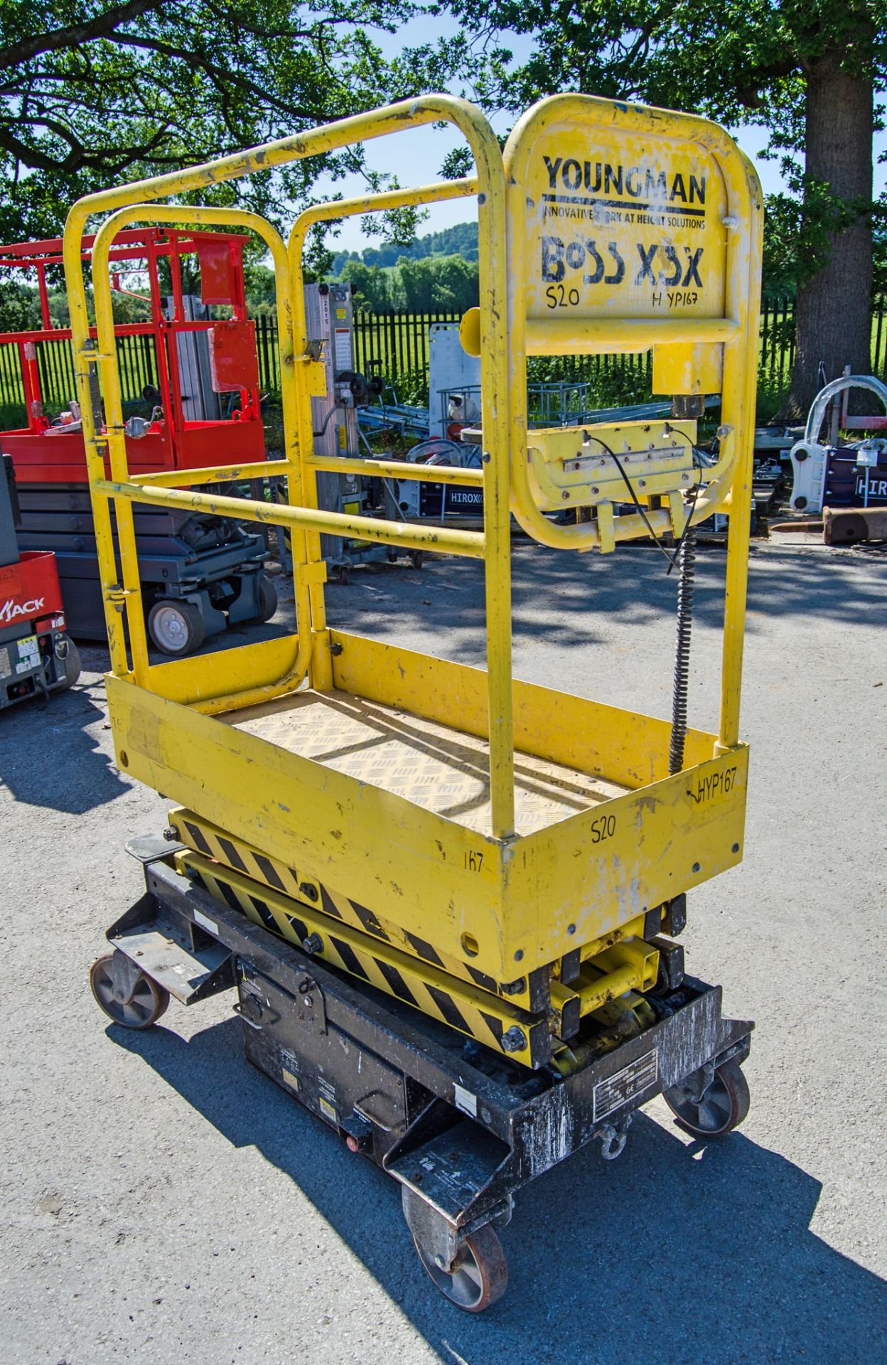 Youngman Boss X3X battery electric push around scissor lift access platform Year: 2010 S/N: 31057 - Image 4 of 5