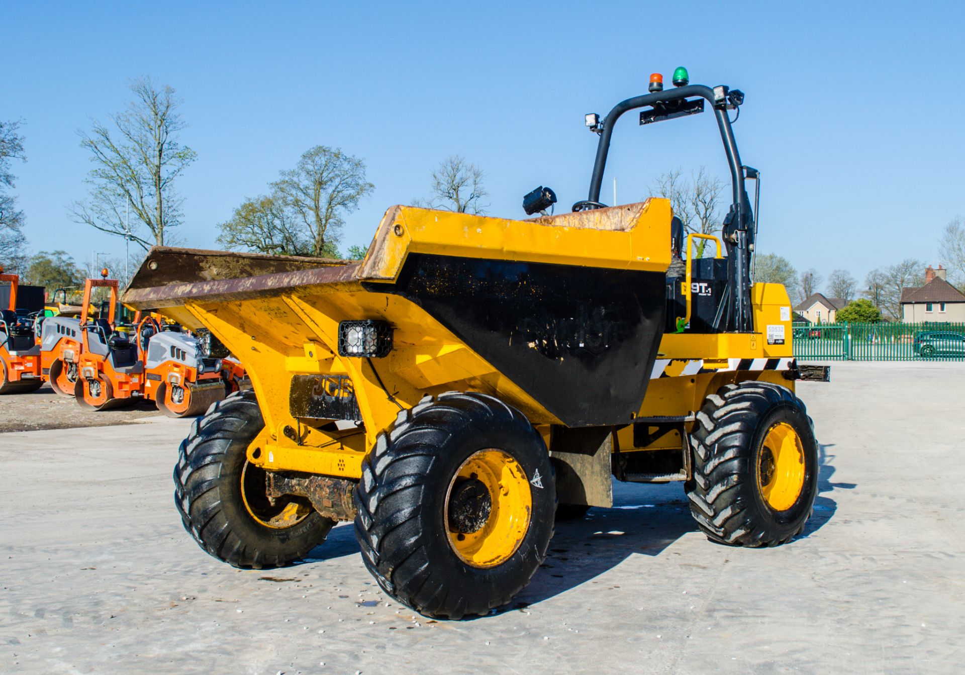 JCB 9FT 9 tonne straight skip dumper Year: 2019 S/N: 2781038 Recorded Hours: 2056 c/w front camera