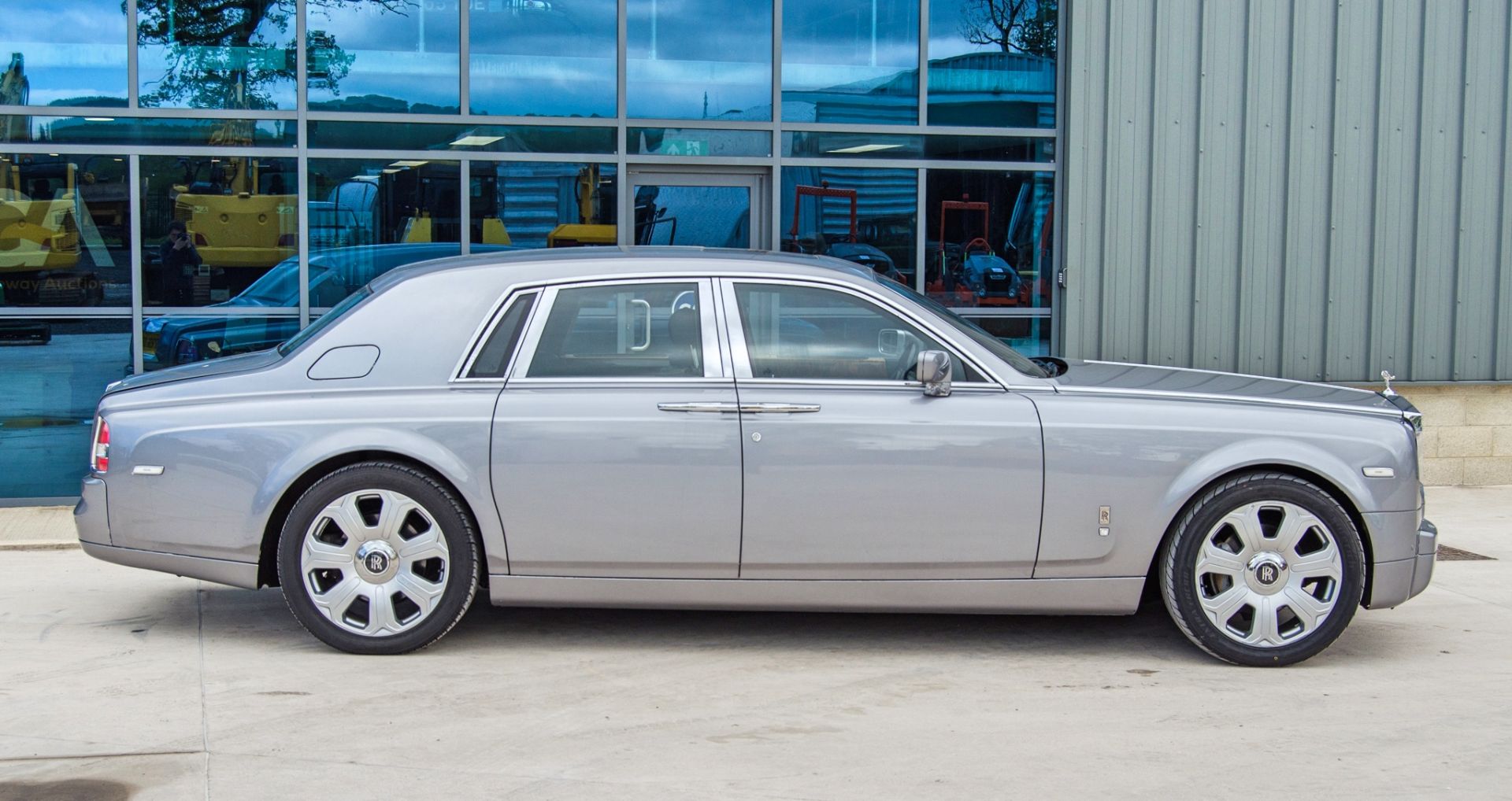 Rolls Royce Phantom 6749cc V12 Auto 4 door saloon car Registration Number: RR06 DOR Date of - Image 14 of 59
