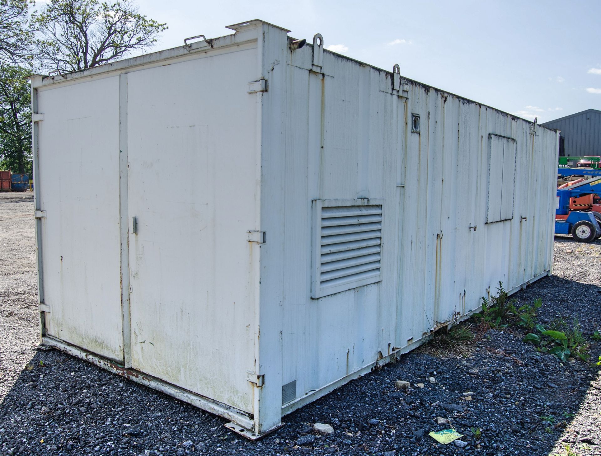 24ft x 9 ft steel anti-vandal welfare site unit Comprising of: canteen area, changing area, - Image 4 of 12