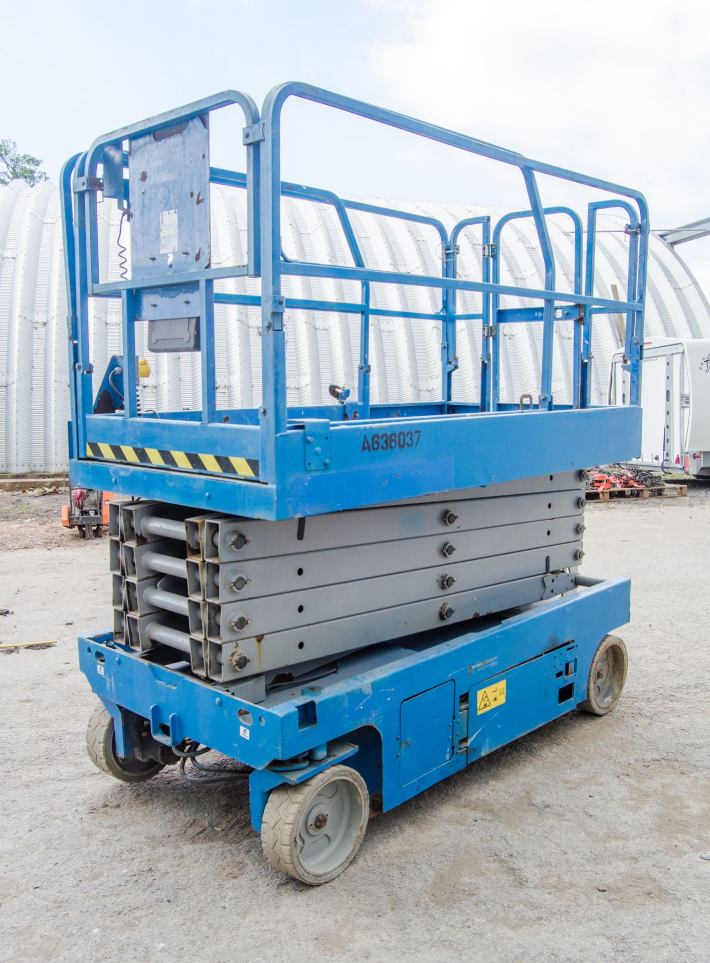 Genie GS3246 battery electric scissor lift access platform Year: 2014 S/N: 12229 Recorded Hours: 305 - Image 3 of 9