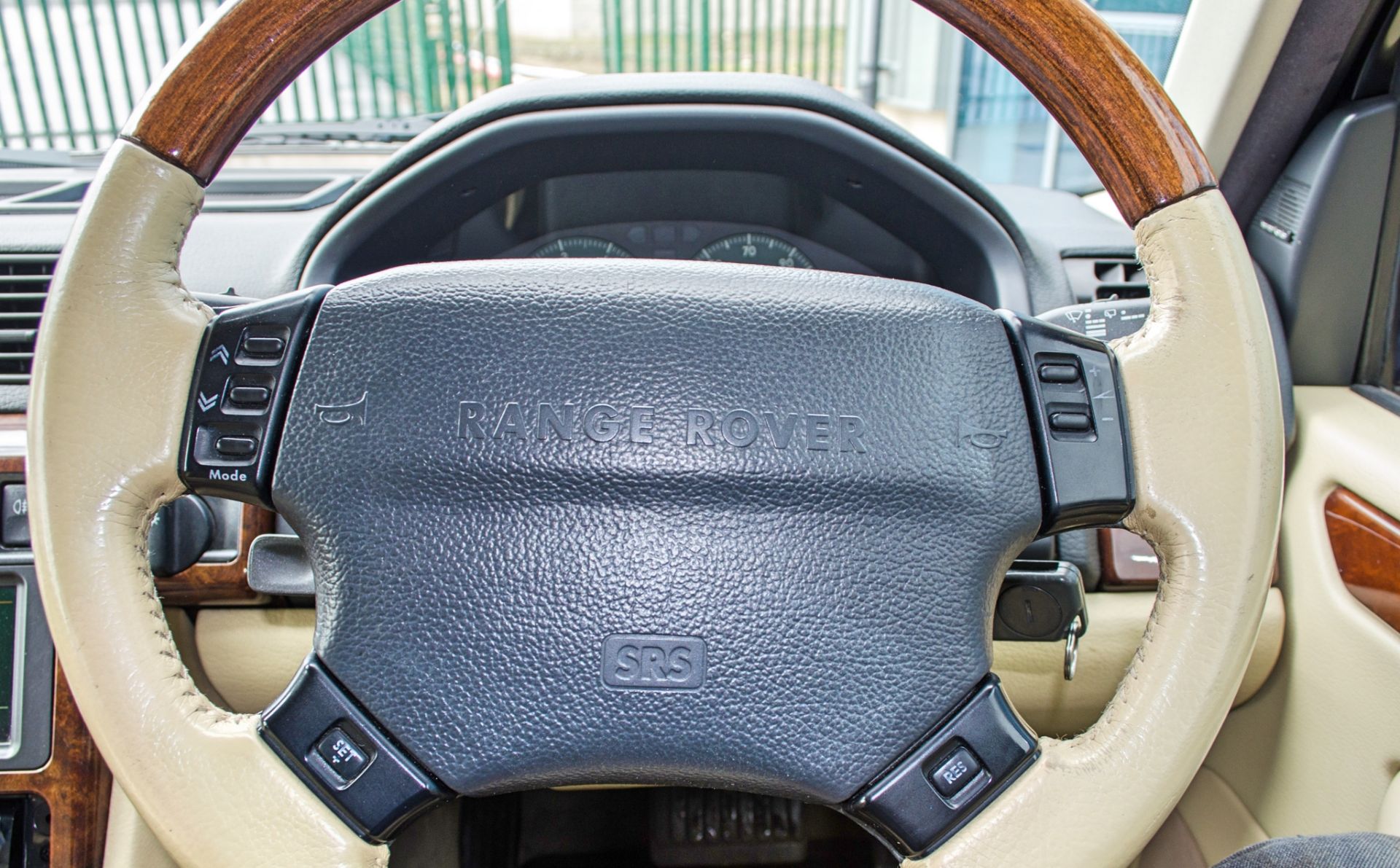 2001 Range Rover Vogue 4.6 litre V8 Auto 4 door SUV estate Registration: Y498 HNP Chassis: - Image 49 of 65