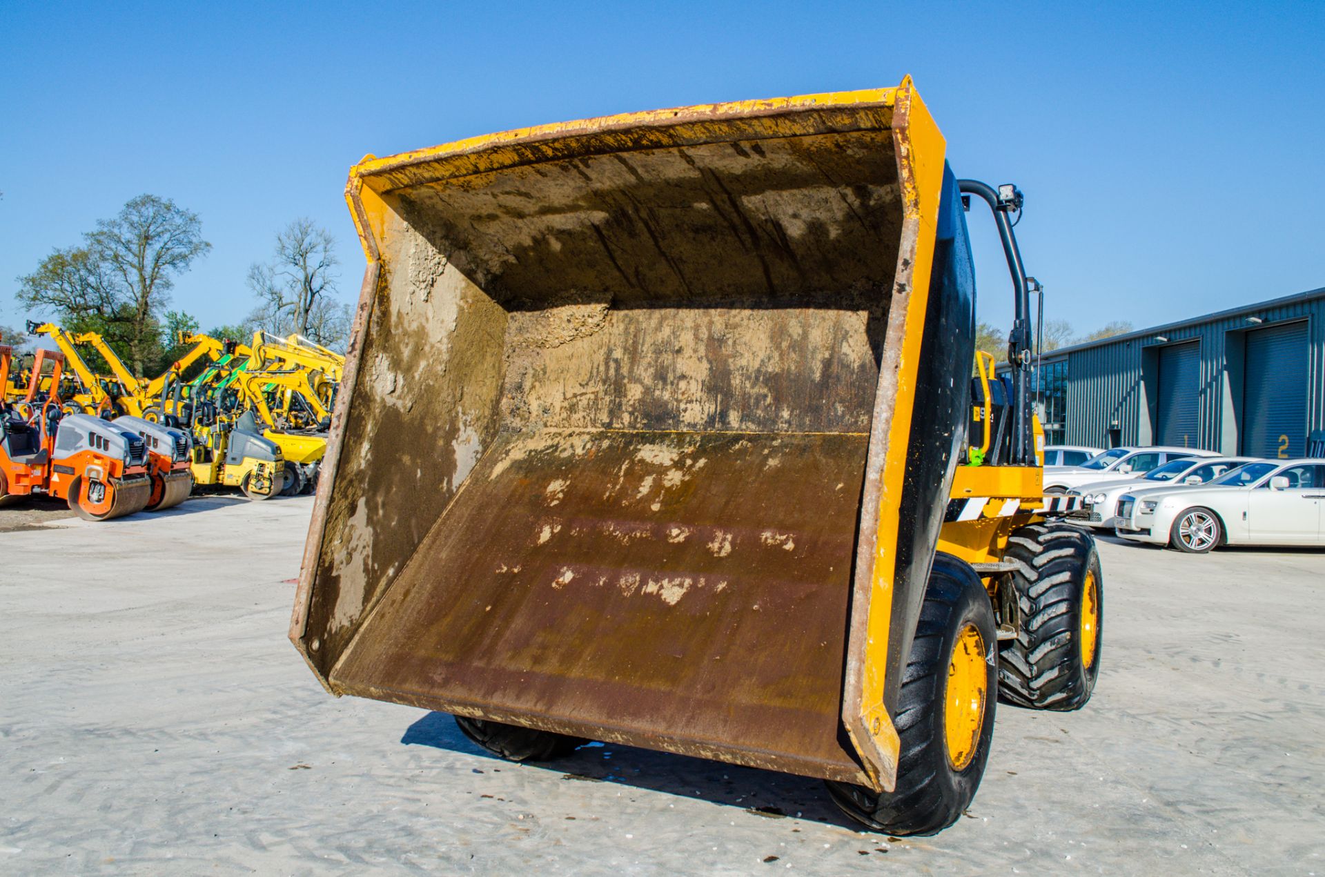 JCB 9FT 9 tonne straight skip dumper Year: 2019 S/N: 2781038 Recorded Hours: 2056 c/w front camera - Image 14 of 22