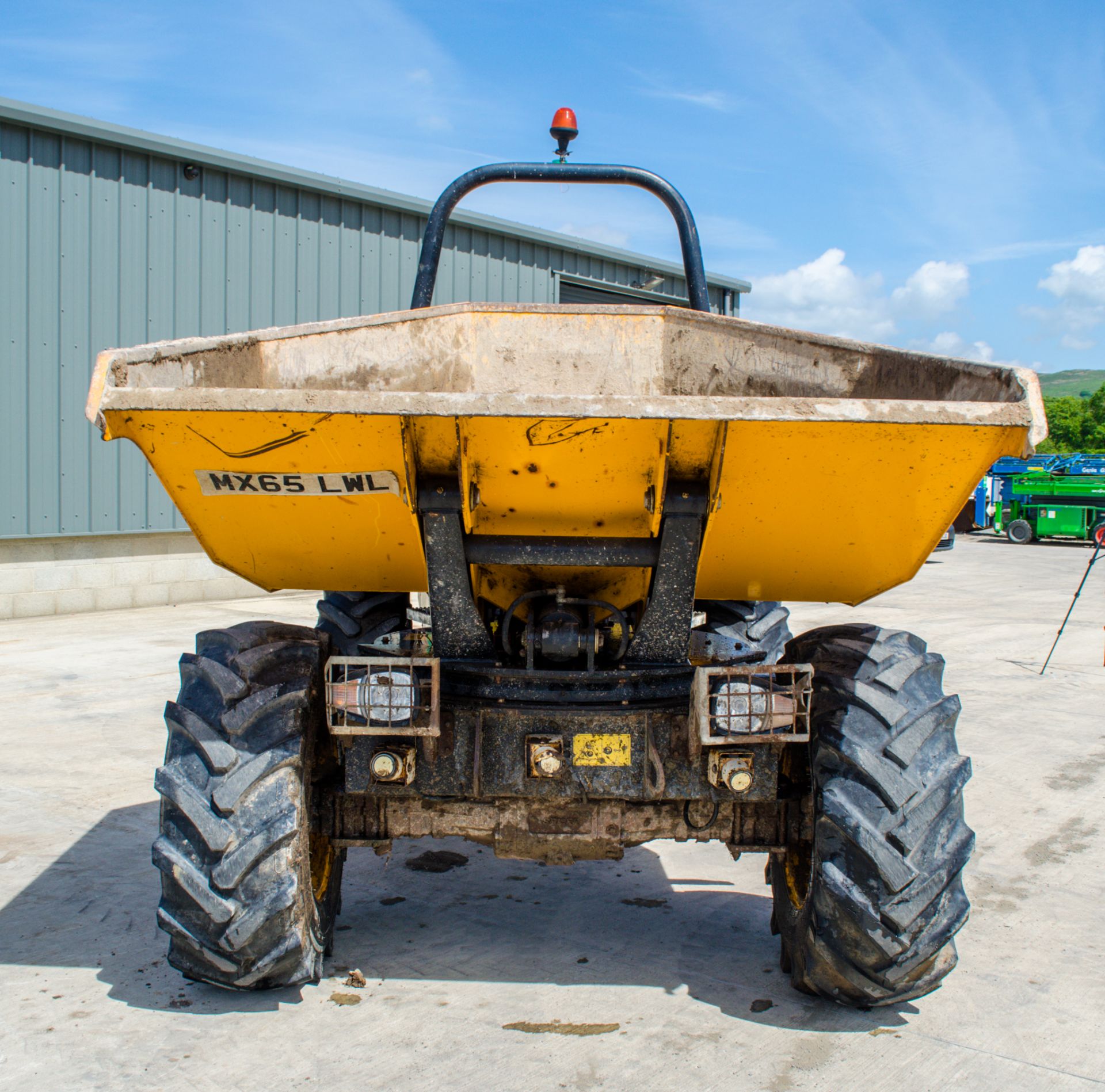 JCB 6 tonne swivel skip dumper  Year: 2015 S/N: FFRL8455 Recorded Hours:  c/w V5  A677191 - Image 6 of 19