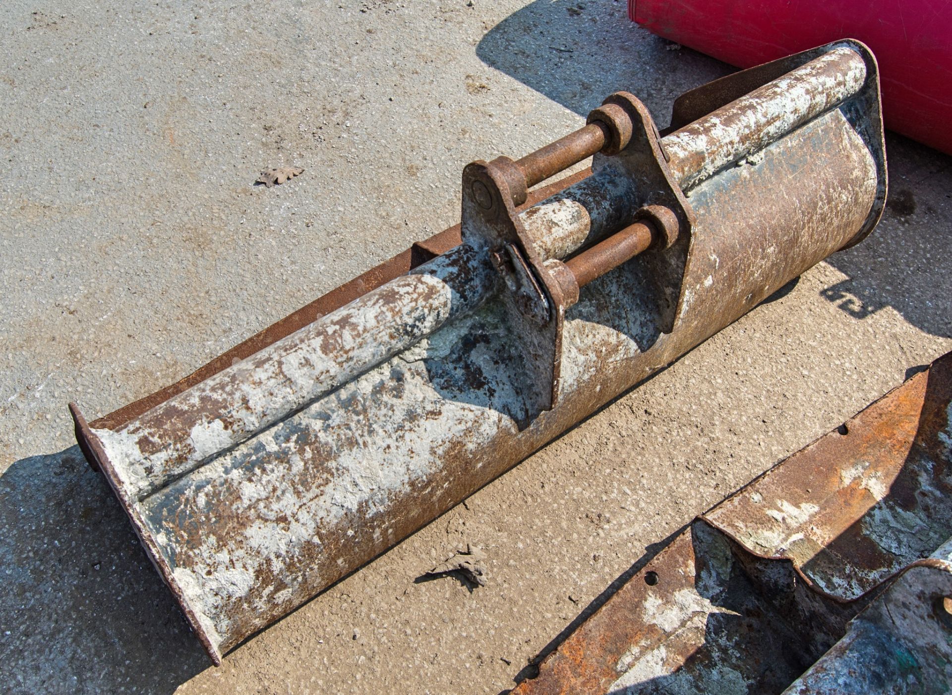 4 ft digging bucket - Image 2 of 2