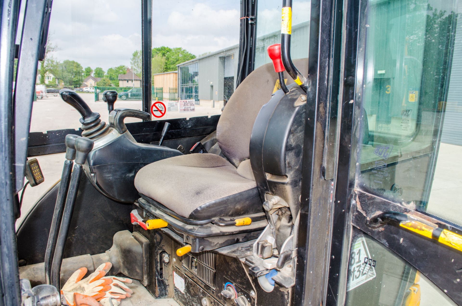 JCB 8030 3 tonne rubber tracked mini excavator  Year: 2015  S/N: 2432336 Recorded Hours: 2744 piped, - Image 17 of 21