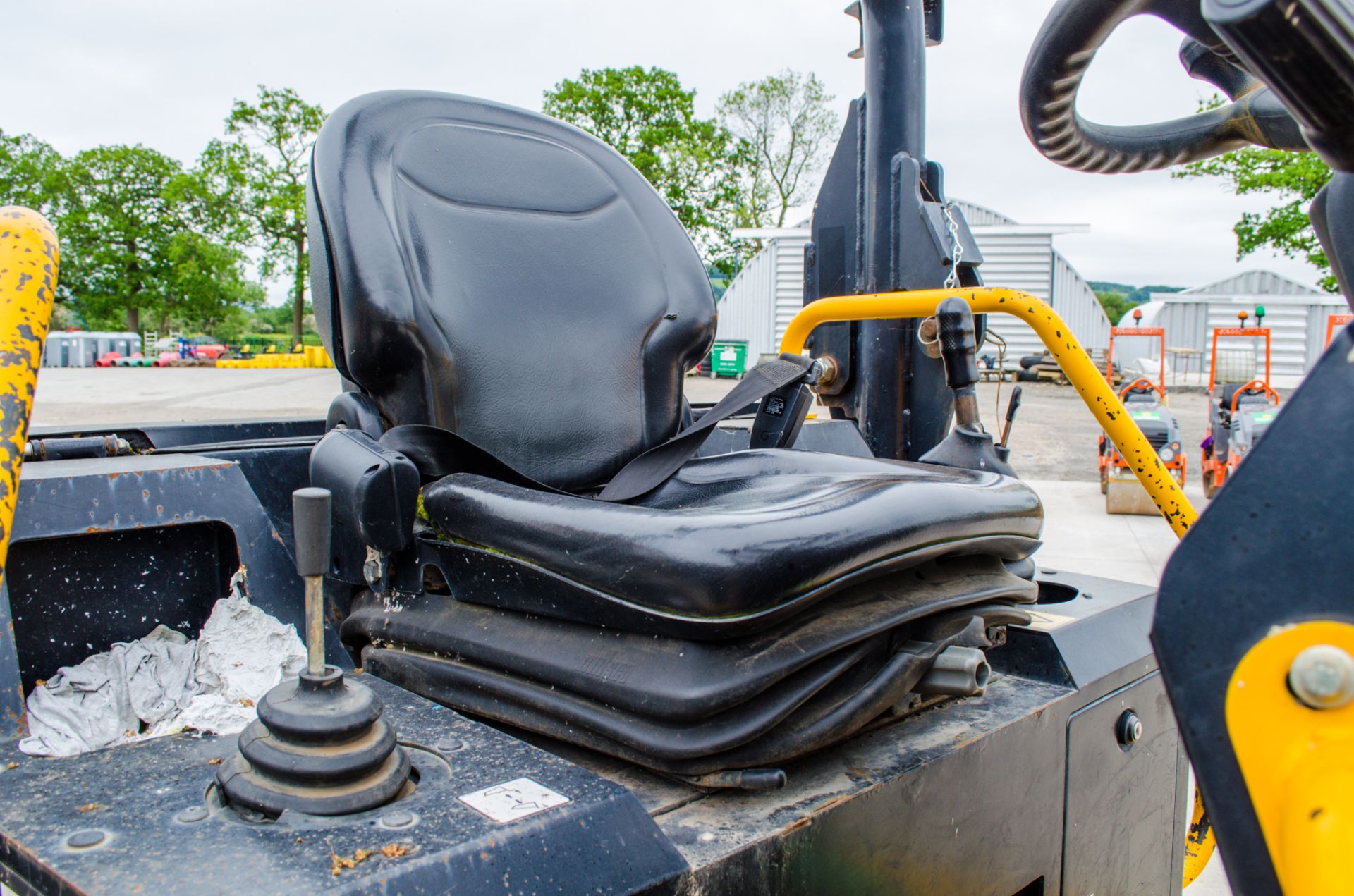 JCB 9FT 9 tonne straight skip dumper Year: 2019 S/N: 2780342 Recorded Hours: 2022 c/w camera system - Image 17 of 19