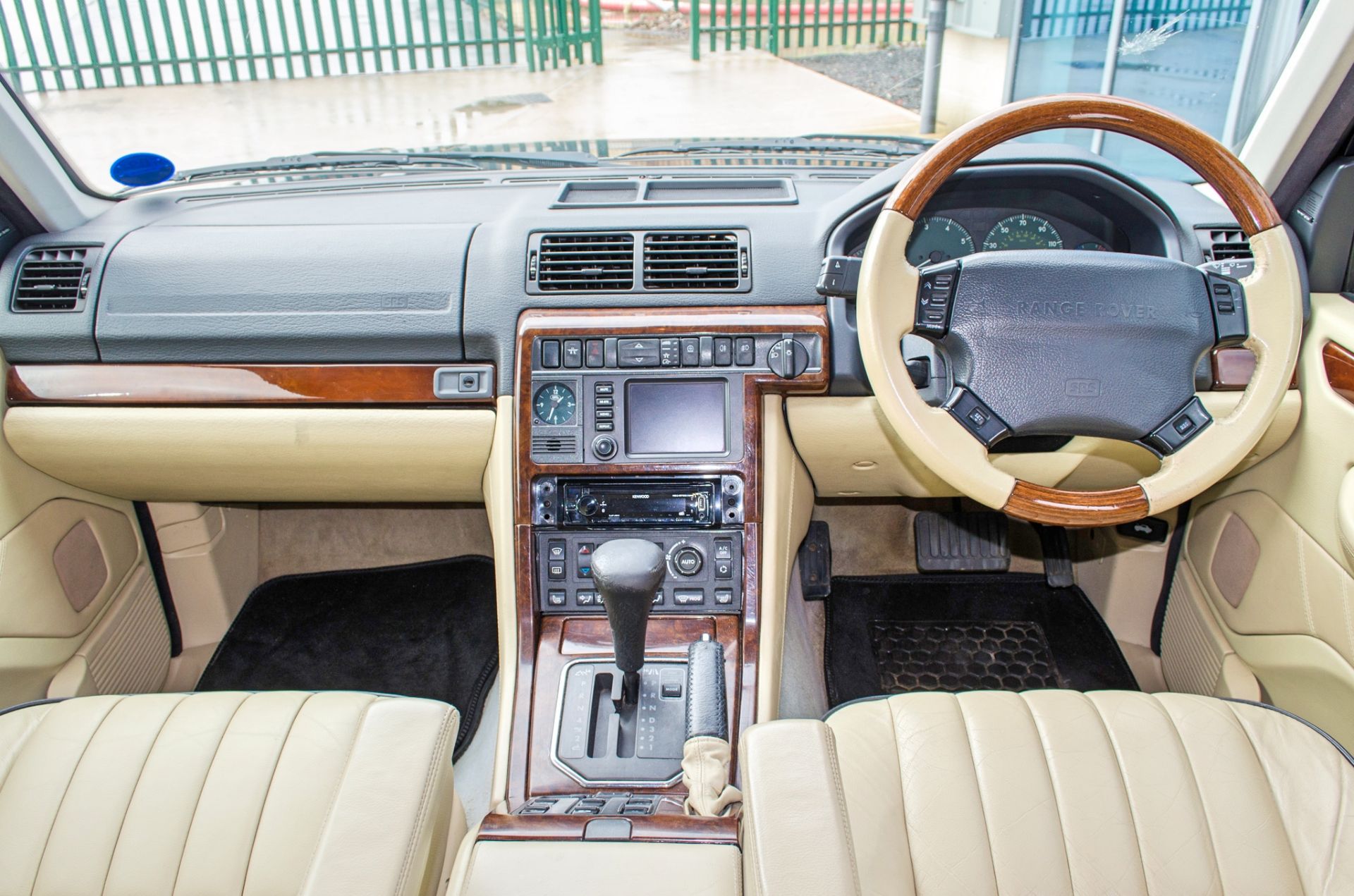 2001 Range Rover Vogue 4.6 litre V8 Auto 4 door SUV estate Registration: Y498 HNP Chassis: - Image 45 of 65