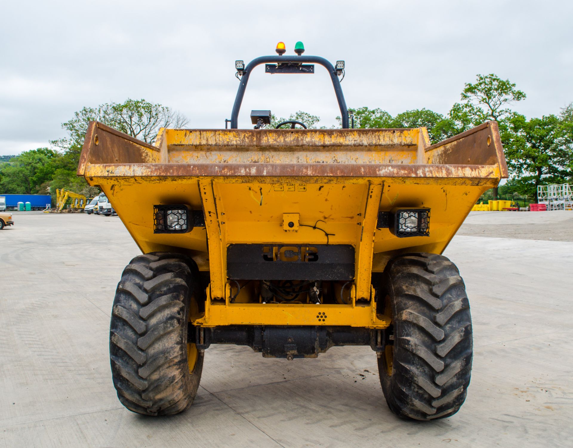 JCB 9FT 9 tonne straight skip dumper Year: 2019 S/N: 2780342 Recorded Hours: 2022 c/w camera system - Image 5 of 19