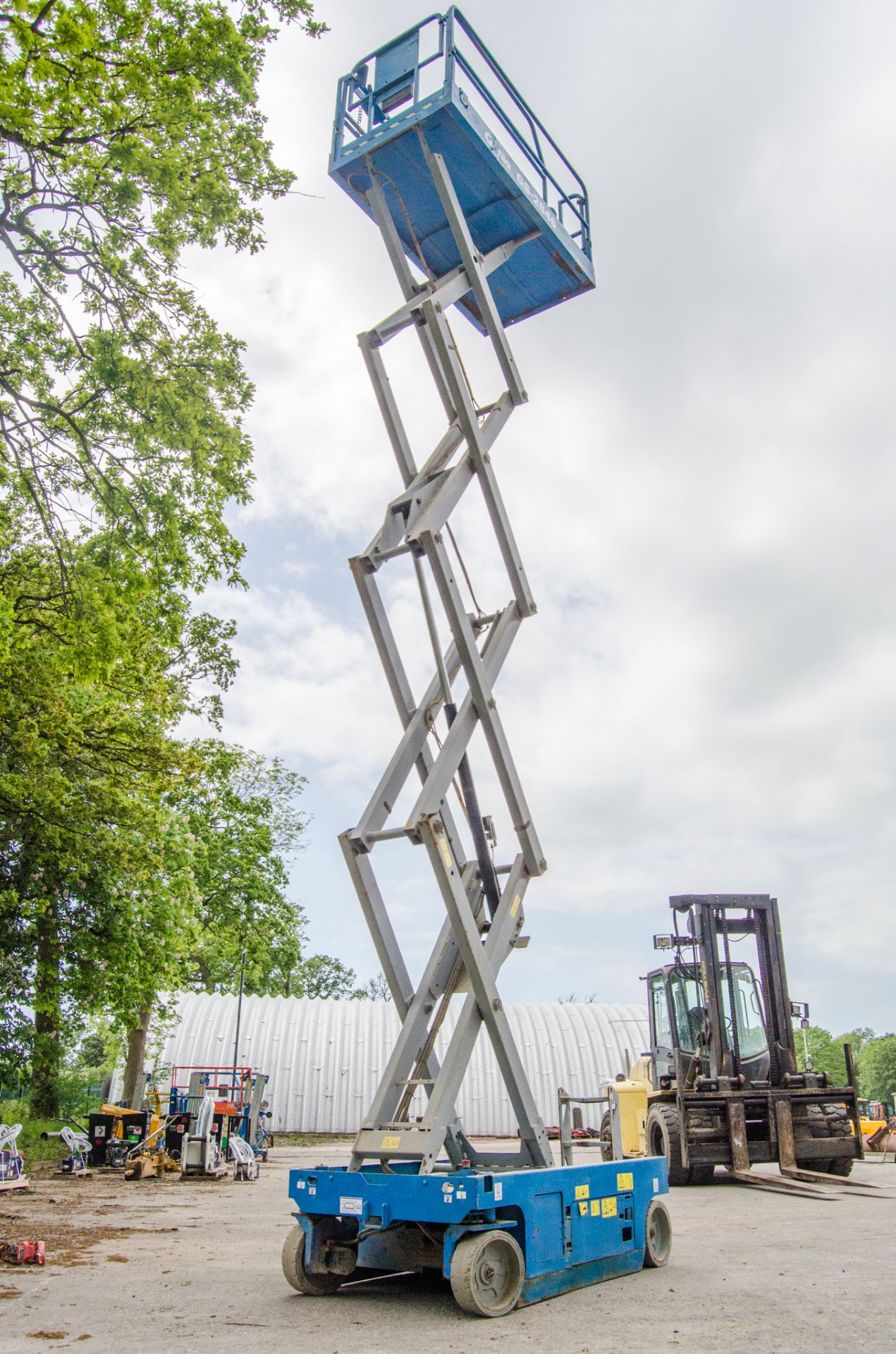 Genie GS2646 battery electric scissor lift access platform Year: 2014 S/N: 12178 Recorded Hours: 151 - Image 5 of 8