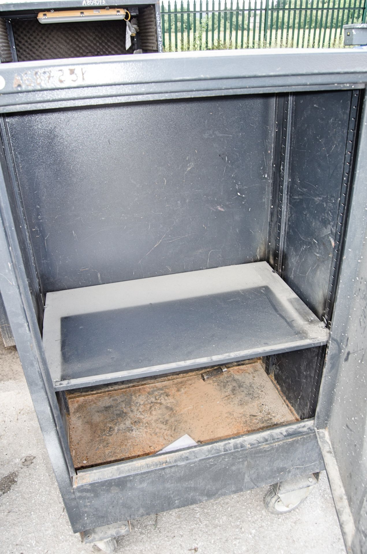 Armorgard Tuff Stor steel cabinet c/w keys A687251 - Image 2 of 2