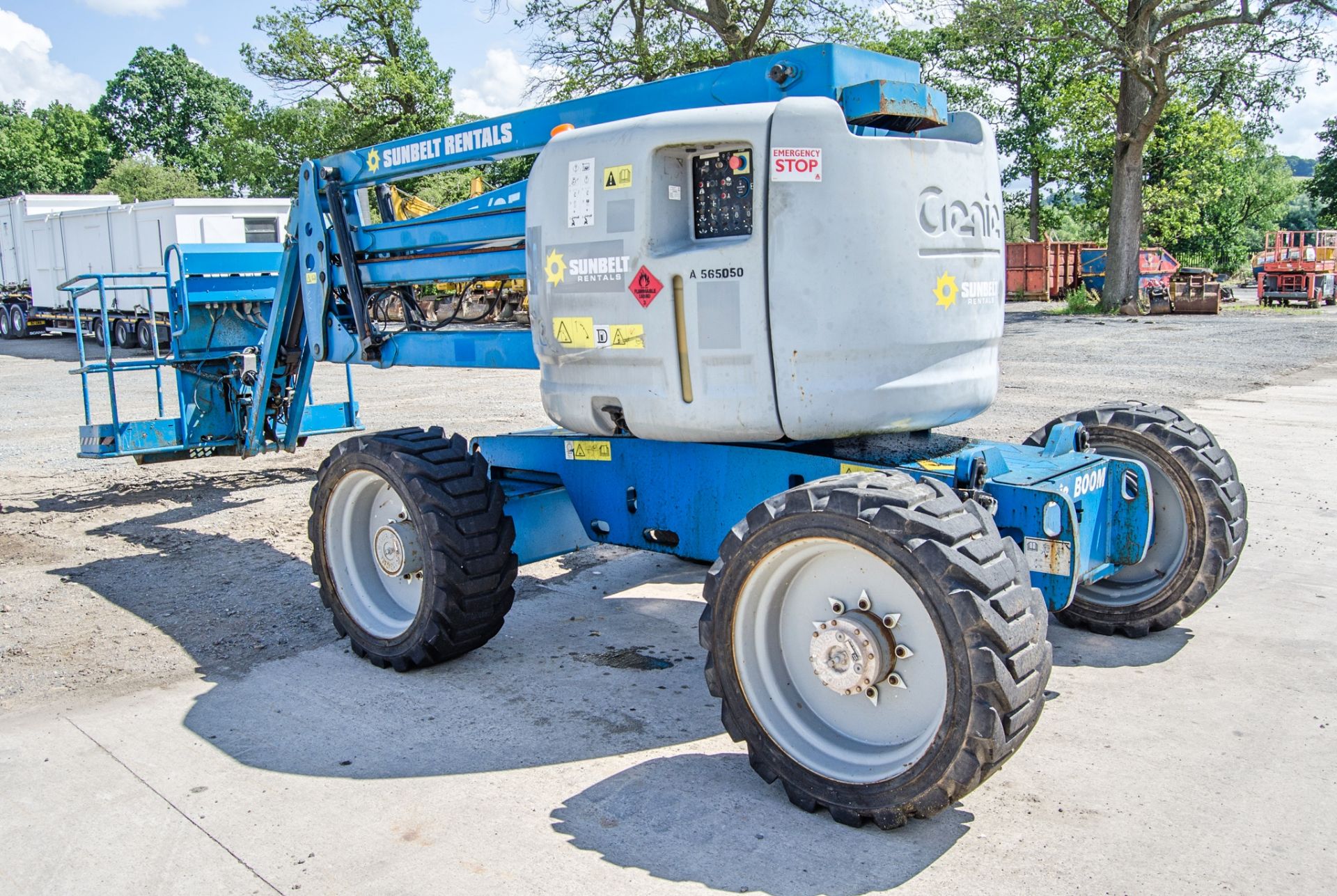 Genie Z-45/25 battery electric/diesel 4WD articulated boom lift Year: 2011 S/N: Z452512B-2013 - Image 4 of 18