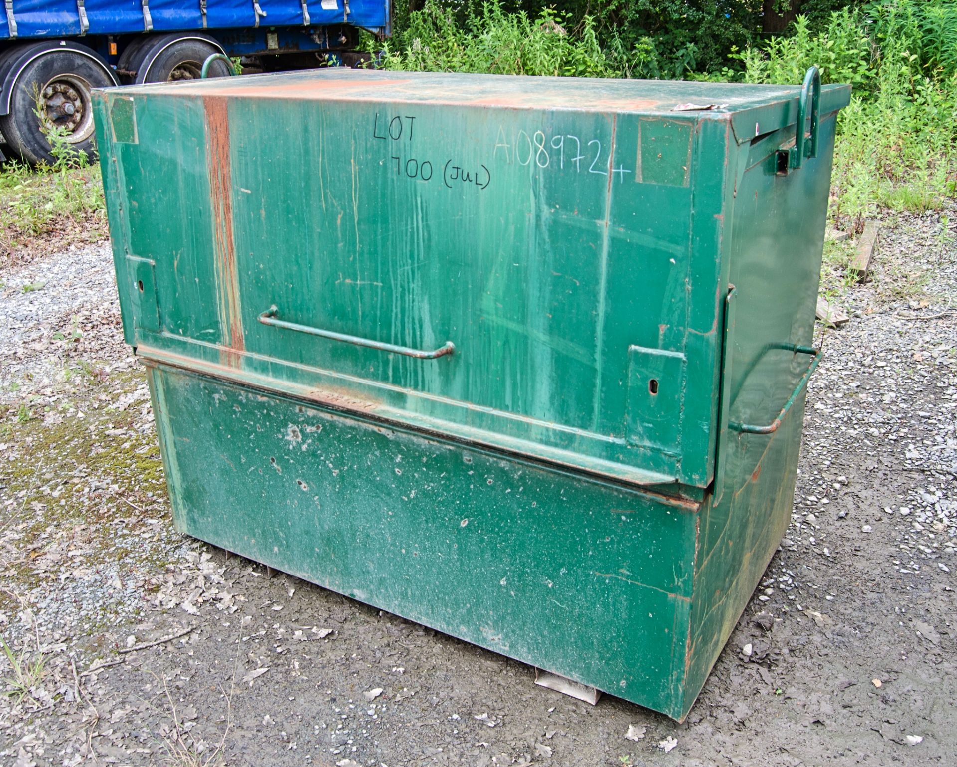 Steel tool chest Unlocked with key A1089724