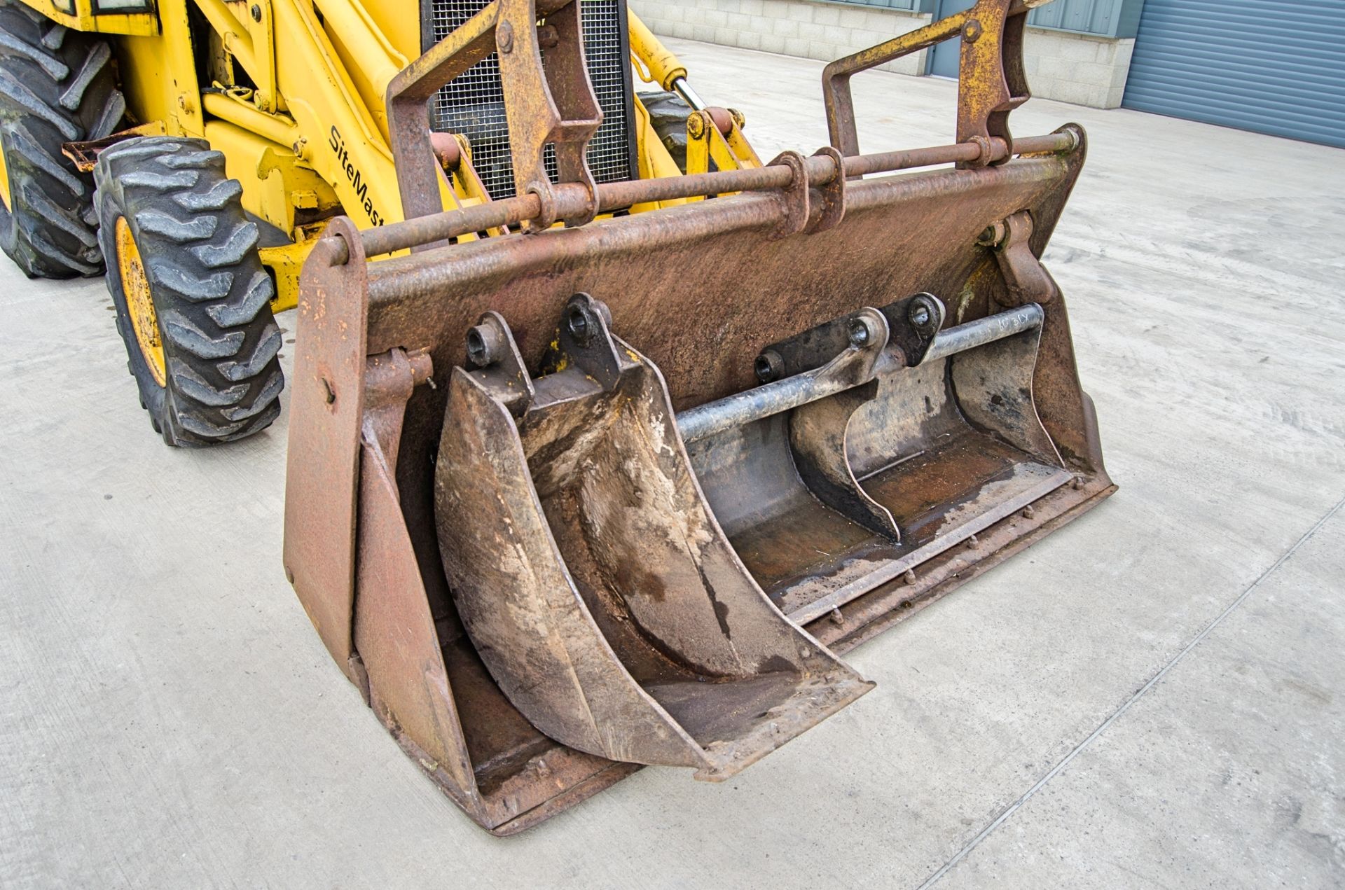 JCB 3CX Sitemaster 4 wheel drive backhoe loader Year: 1985 Recorded Hours: 4862 c/w V5C, 4-in-1 - Image 9 of 24