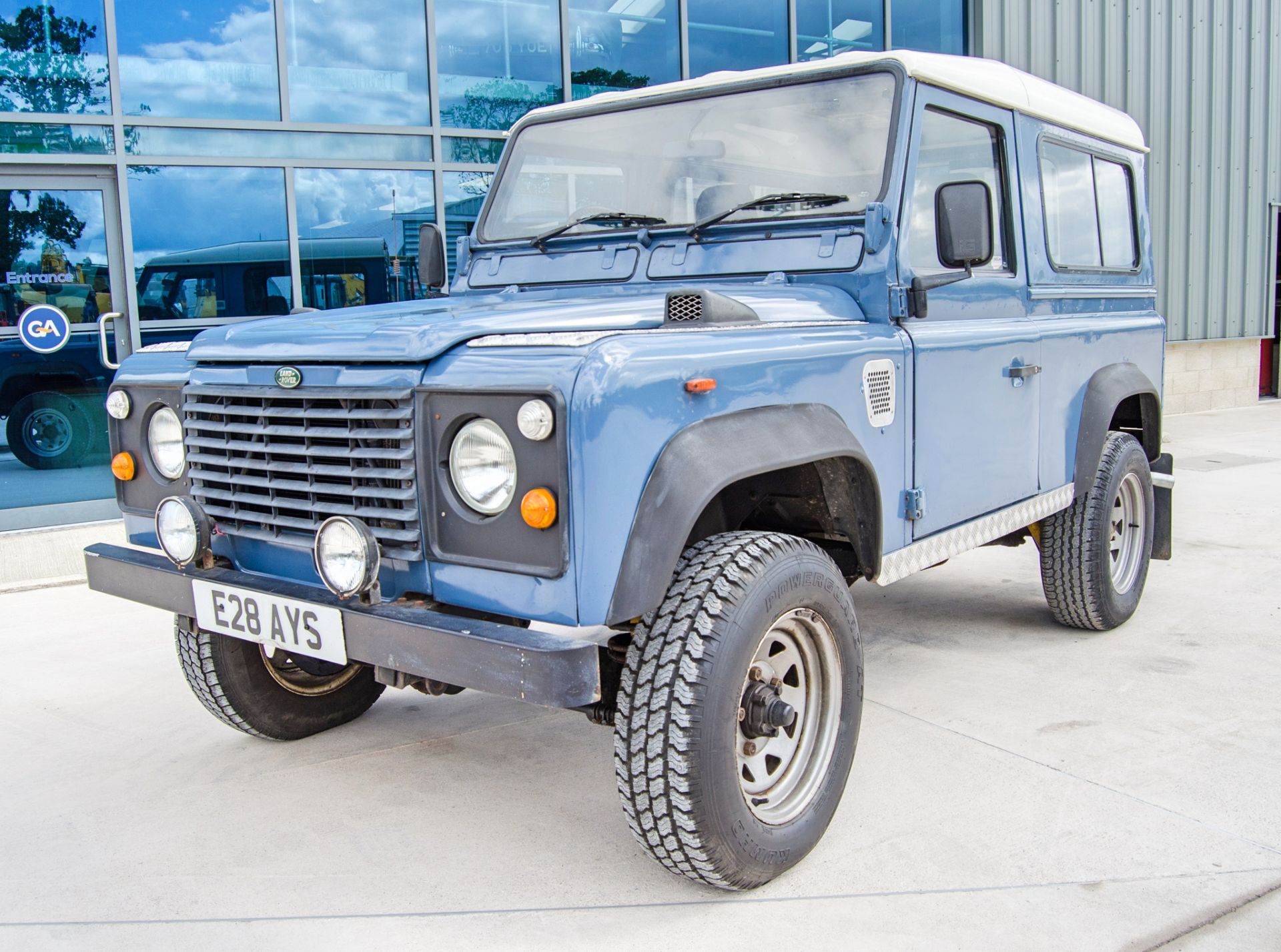 Land Rover 90 2.5 200 Tdi diesel 4wd utility vehicle Registration Number: E28 AYS Date of