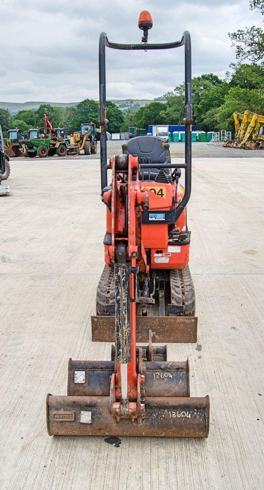 Kubota U10-3 1 tonne rubber tracked micro excavator Year: 2017 S/N: 28465 Recorded Hours: 989 blade, - Image 5 of 25