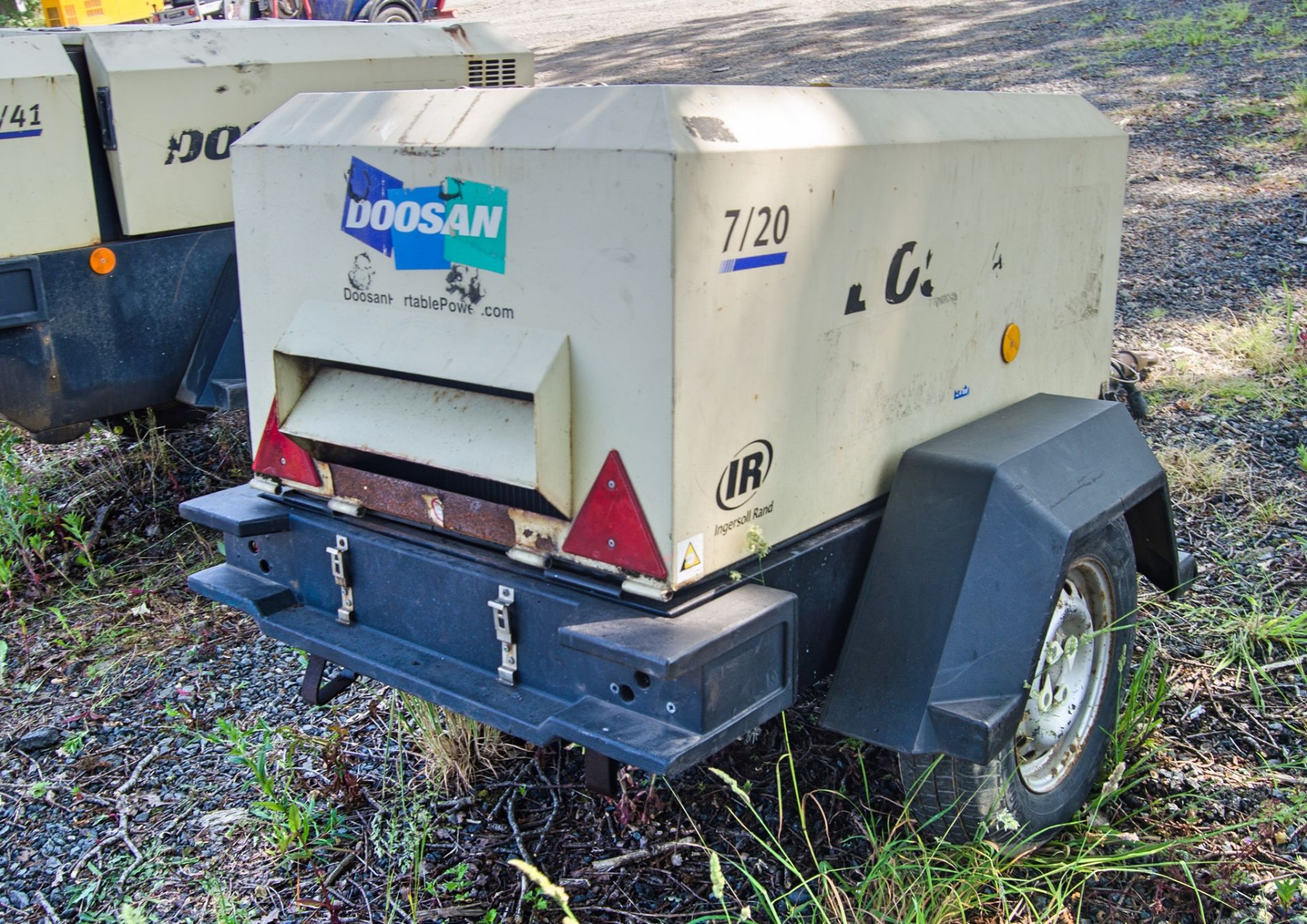 Doosan 720 diesel driven fast tow air compressor Year: 2012 S/N: 123292 Recorded Hours: 542 A577176 - Image 2 of 6