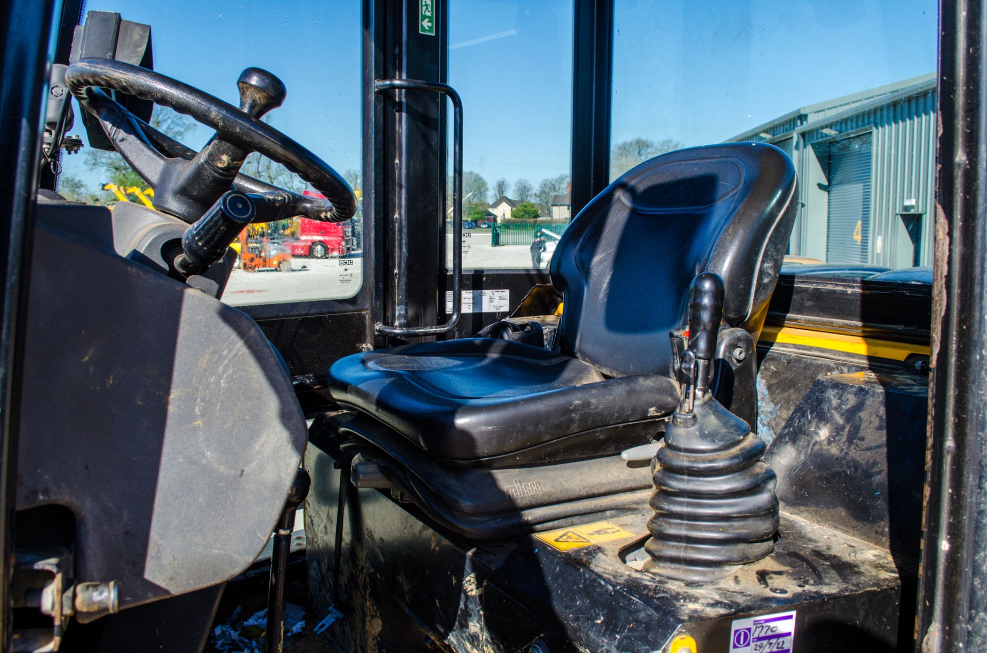 JCB 6ST 6 tonne swivel skip cabbed dumper Year: 2018 S/N: 2561954 Recorded Hours: 1844 c/w camera - Image 19 of 23