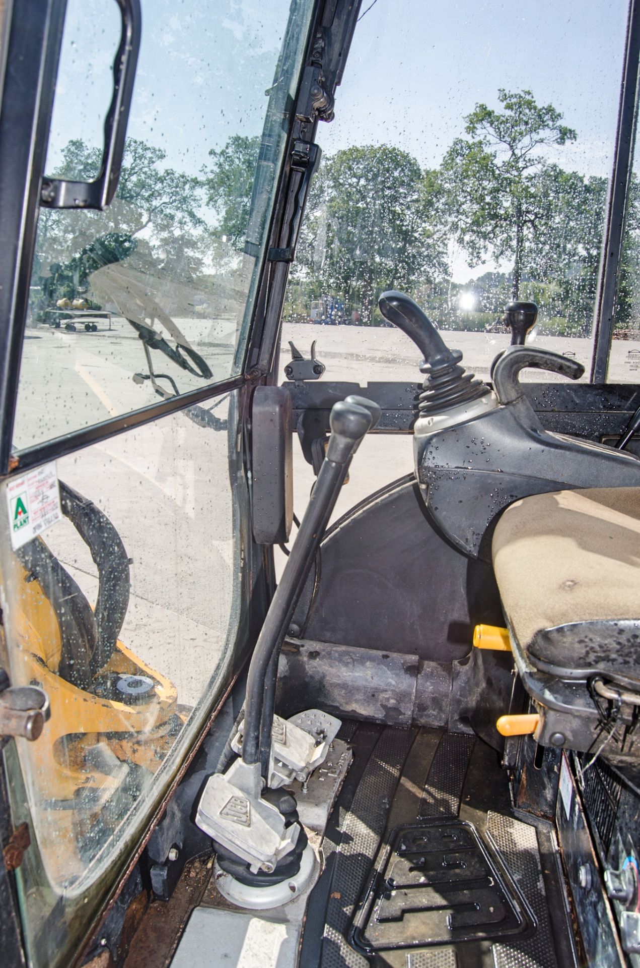 JCB 8025 2.5 tonne rubber tracked mini excavator Year: 2013 S/N: 2226230 Recorded Hours: 2538 - Image 20 of 25
