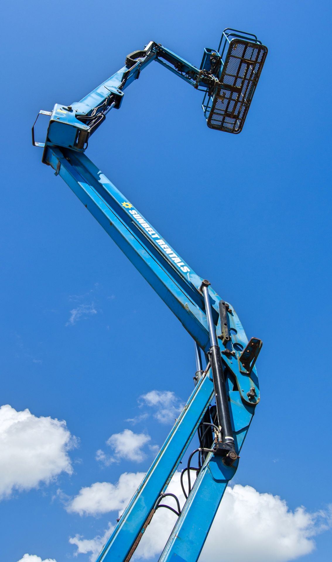 Genie Z-45/25 battery electric/diesel 4WD articulated boom lift Year: 2011 S/N: Z452512B-2013 - Image 10 of 18