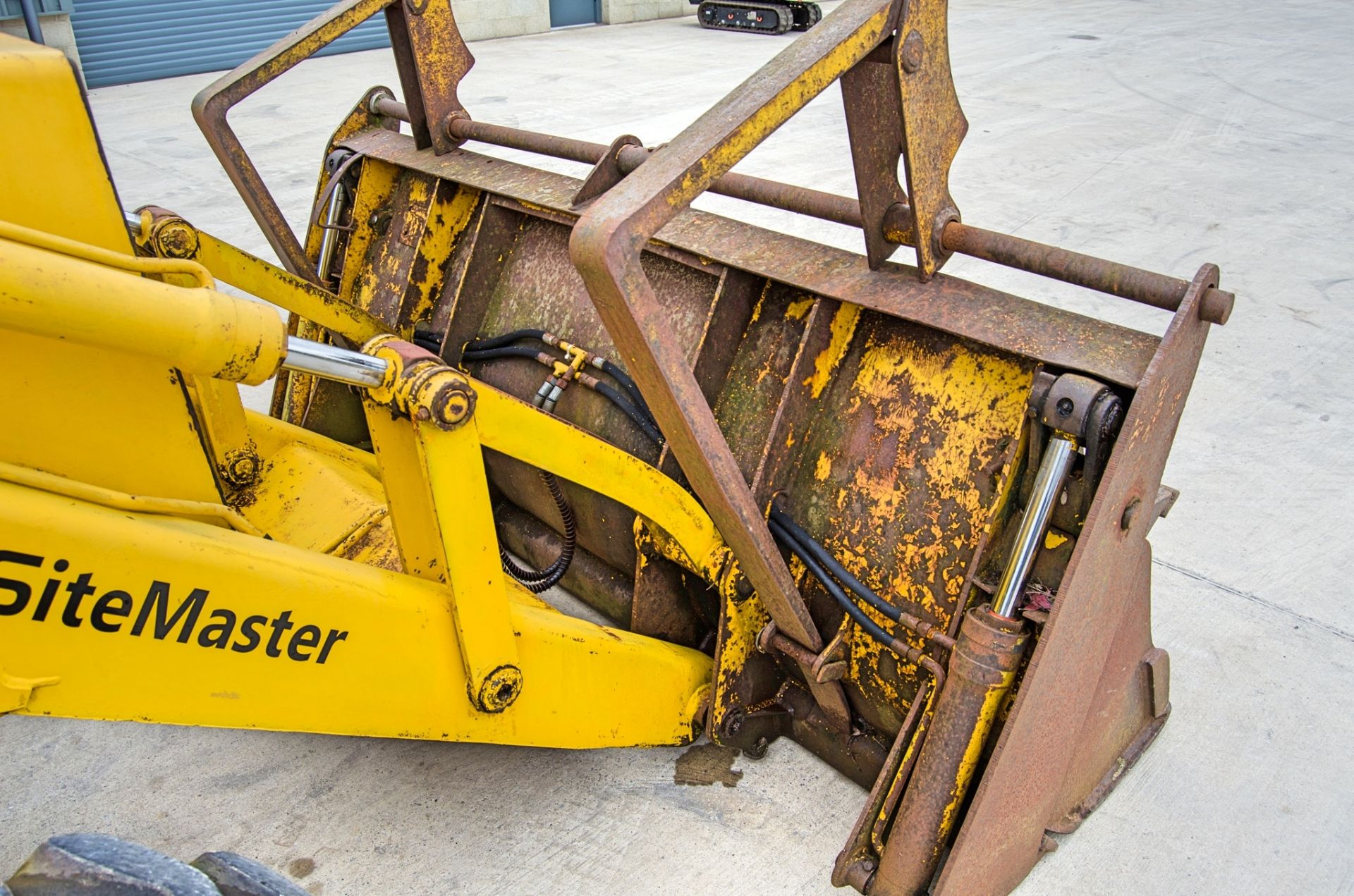 JCB 3CX Sitemaster 4 wheel drive backhoe loader Year: 1985 Recorded Hours: 4862 c/w V5C, 4-in-1 - Image 10 of 24