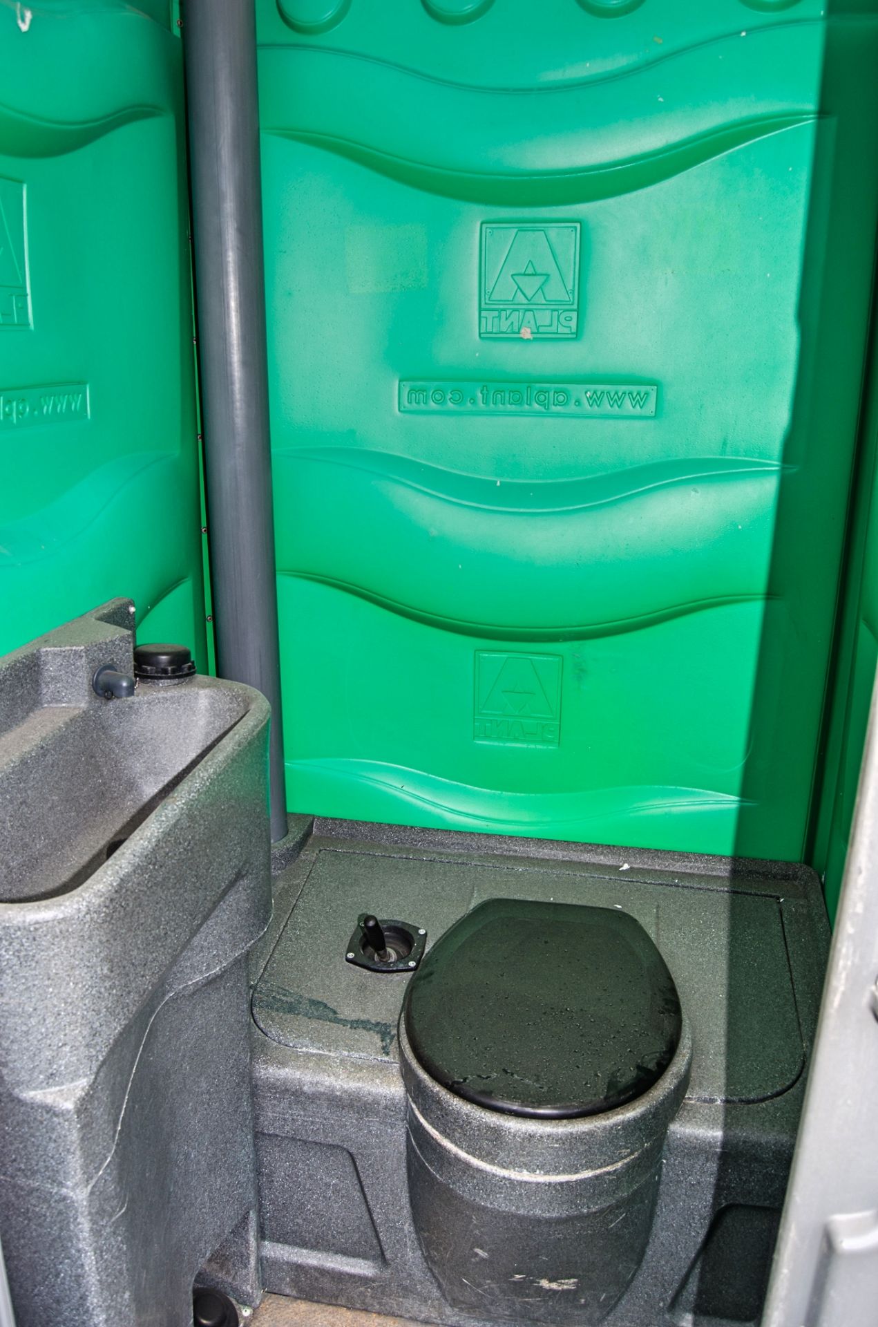 Plastic portable toilet A415469 - Image 3 of 3